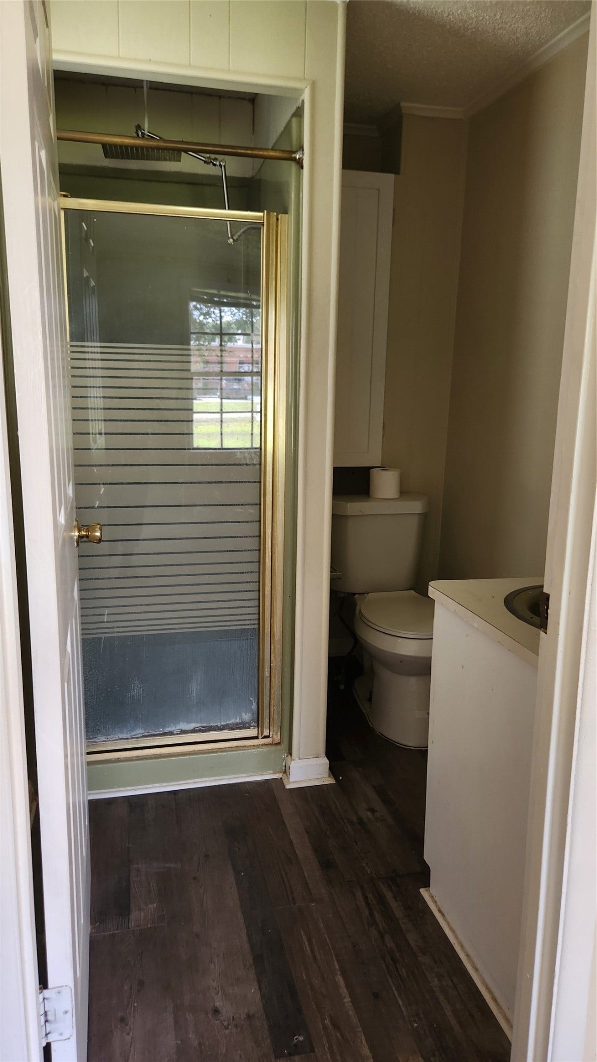 7102 Stewart Street, Hitchcock, TX 77563 primary bath