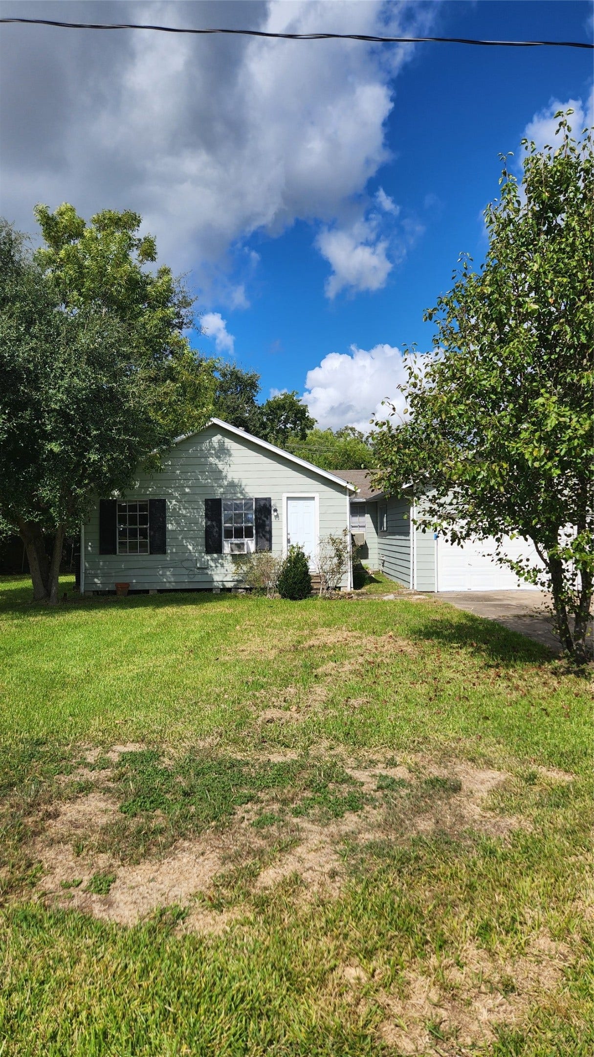7102 Stewart Street, Hitchcock, TX 77563 front yard