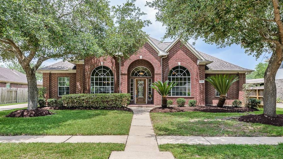 Property photo for 3208 Sumac Drive, Pearland, TX