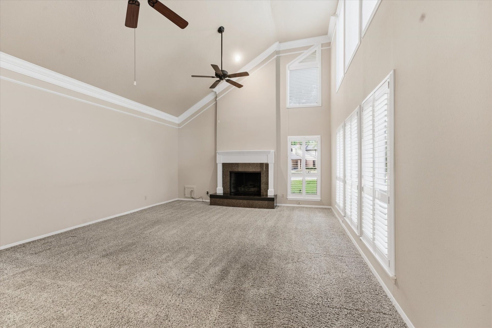 2 Rambling Wood Court, The Woodlands, TX 77380 Light & Bright Living with Vaulted Ceiling