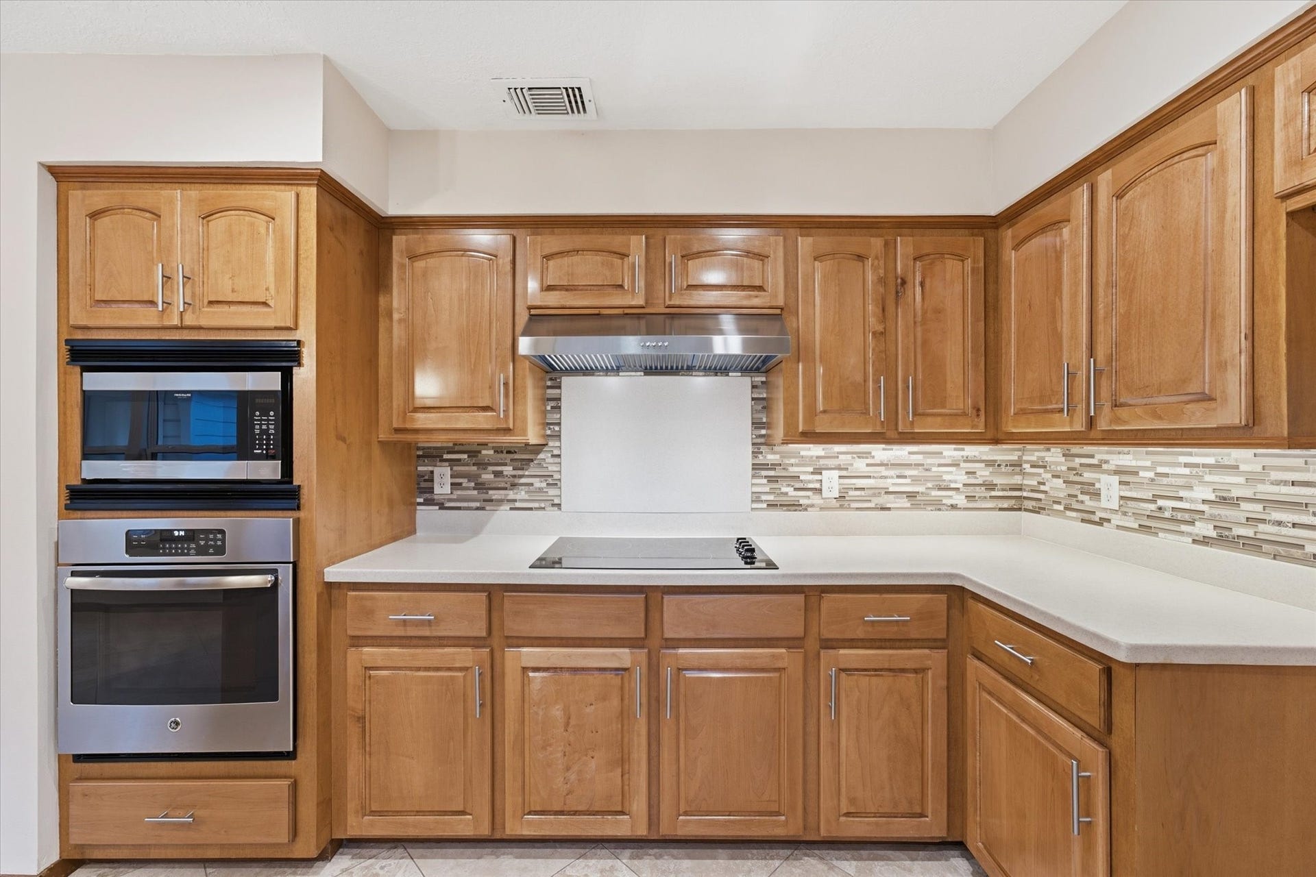 2 Rambling Wood Court, The Woodlands, TX 77380 Plenty of Cabinets and Counter Space