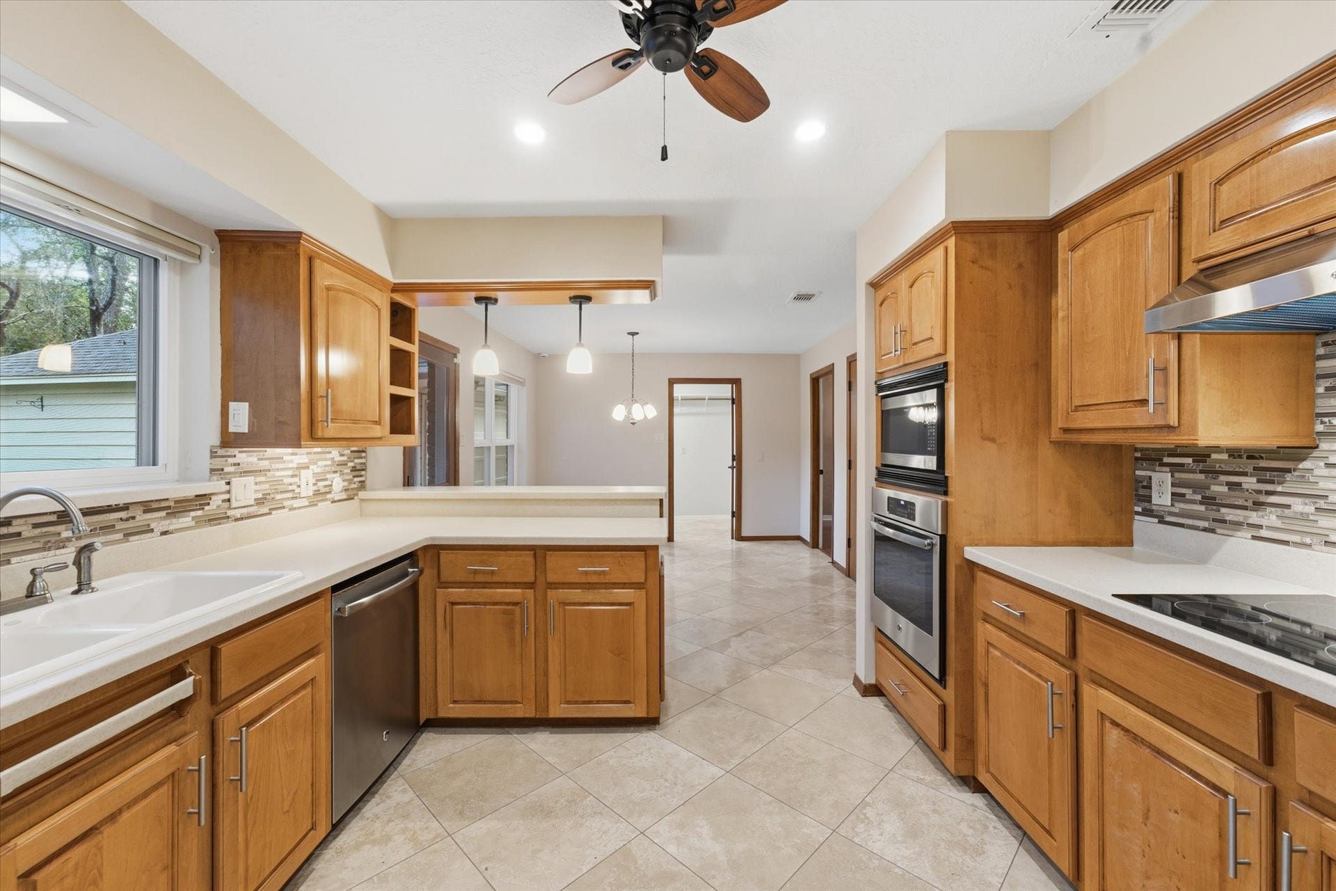 2 Rambling Wood Court, The Woodlands, TX 77380 2 Rambling Wood Court, The Woodlands, TX 77380