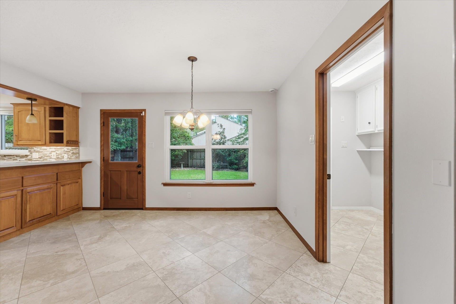 2 Rambling Wood Court, The Woodlands, TX 77380 Breakfast