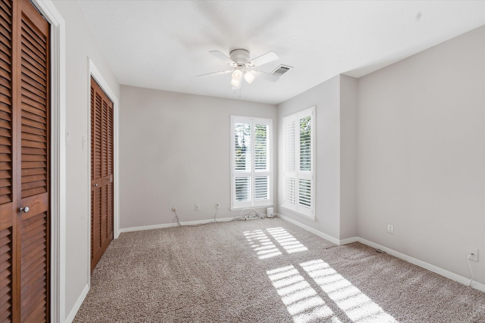 2 Rambling Wood Court, The Woodlands, TX 77380 Bedroom