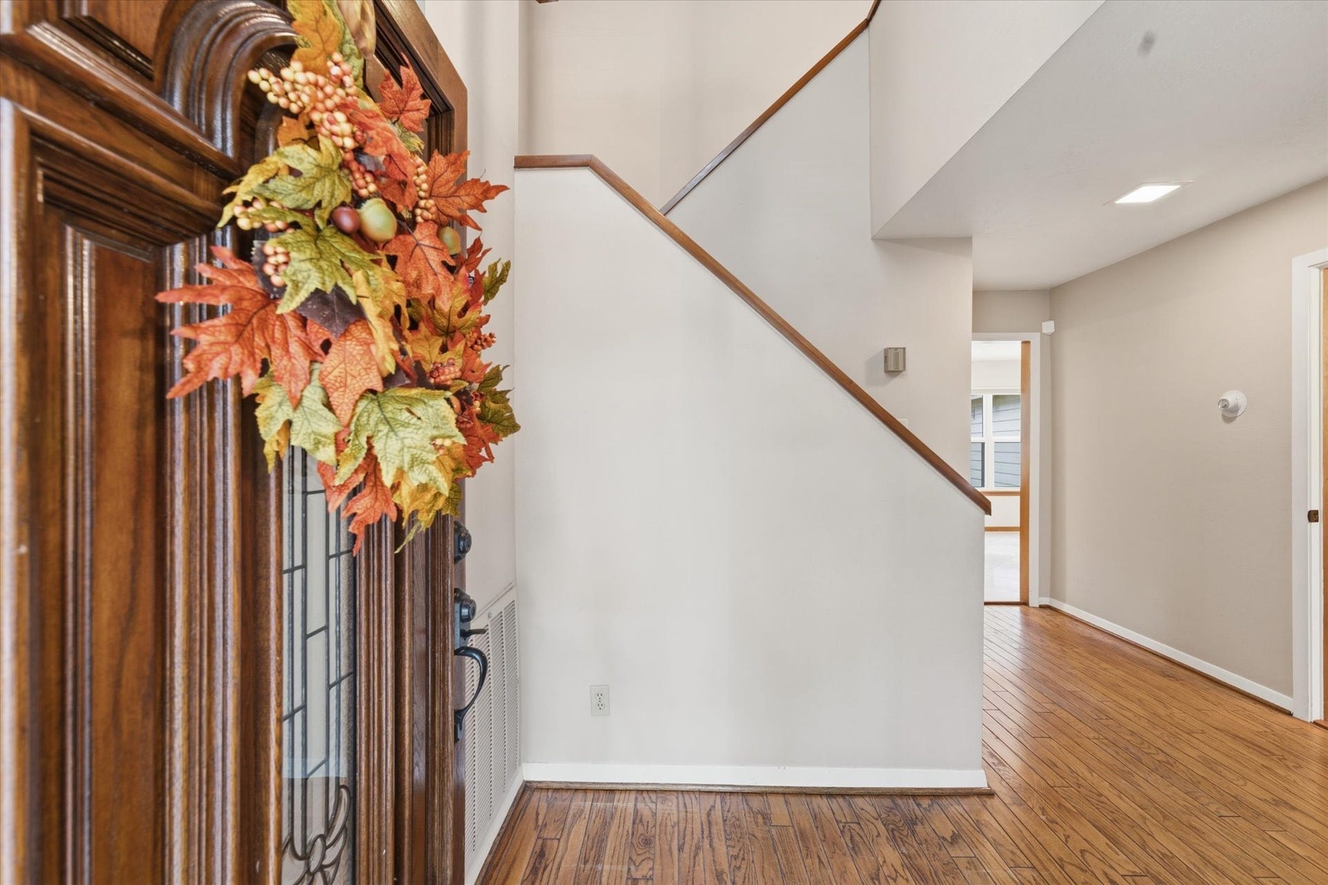 2 Rambling Wood Court, The Woodlands, TX 77380 Come On In