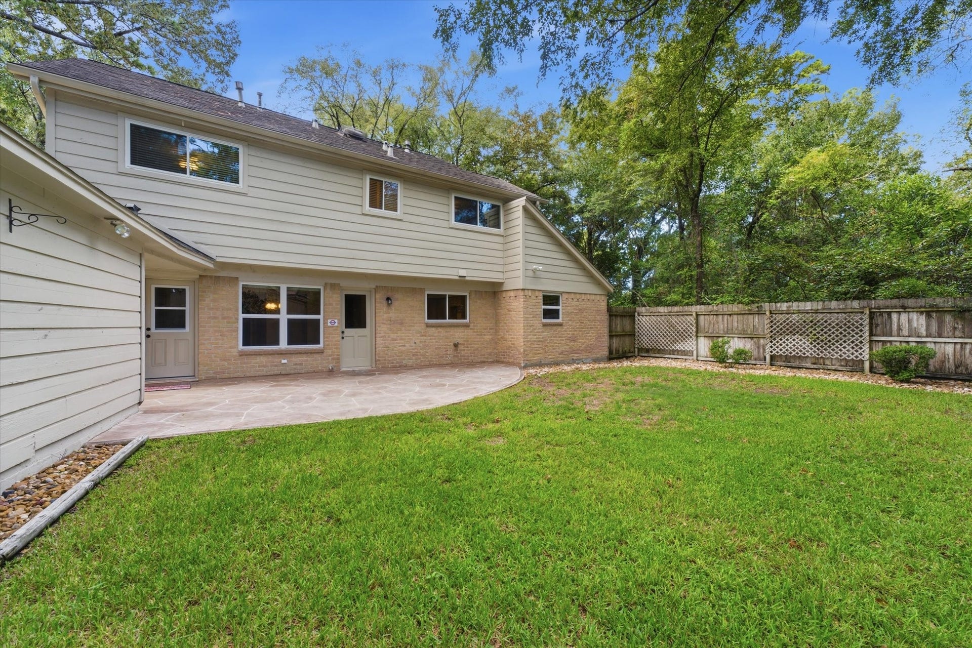 2 Rambling Wood Court, The Woodlands, TX 77380 Private Back Yard