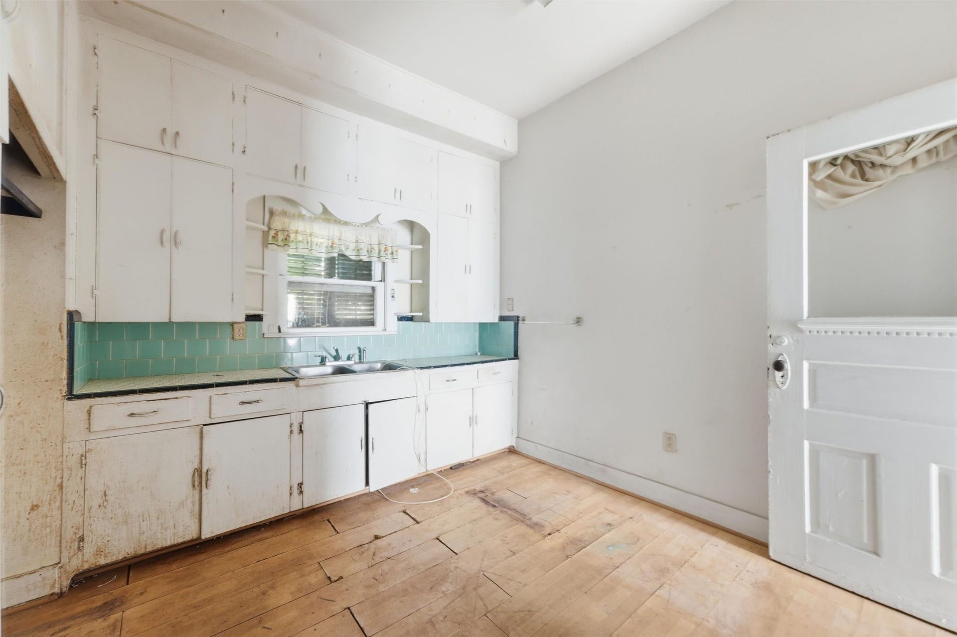 1702 Rosenberg Street, Galveston, TX 77550 1702 Rosenberg Street, Galveston, TX 77550
