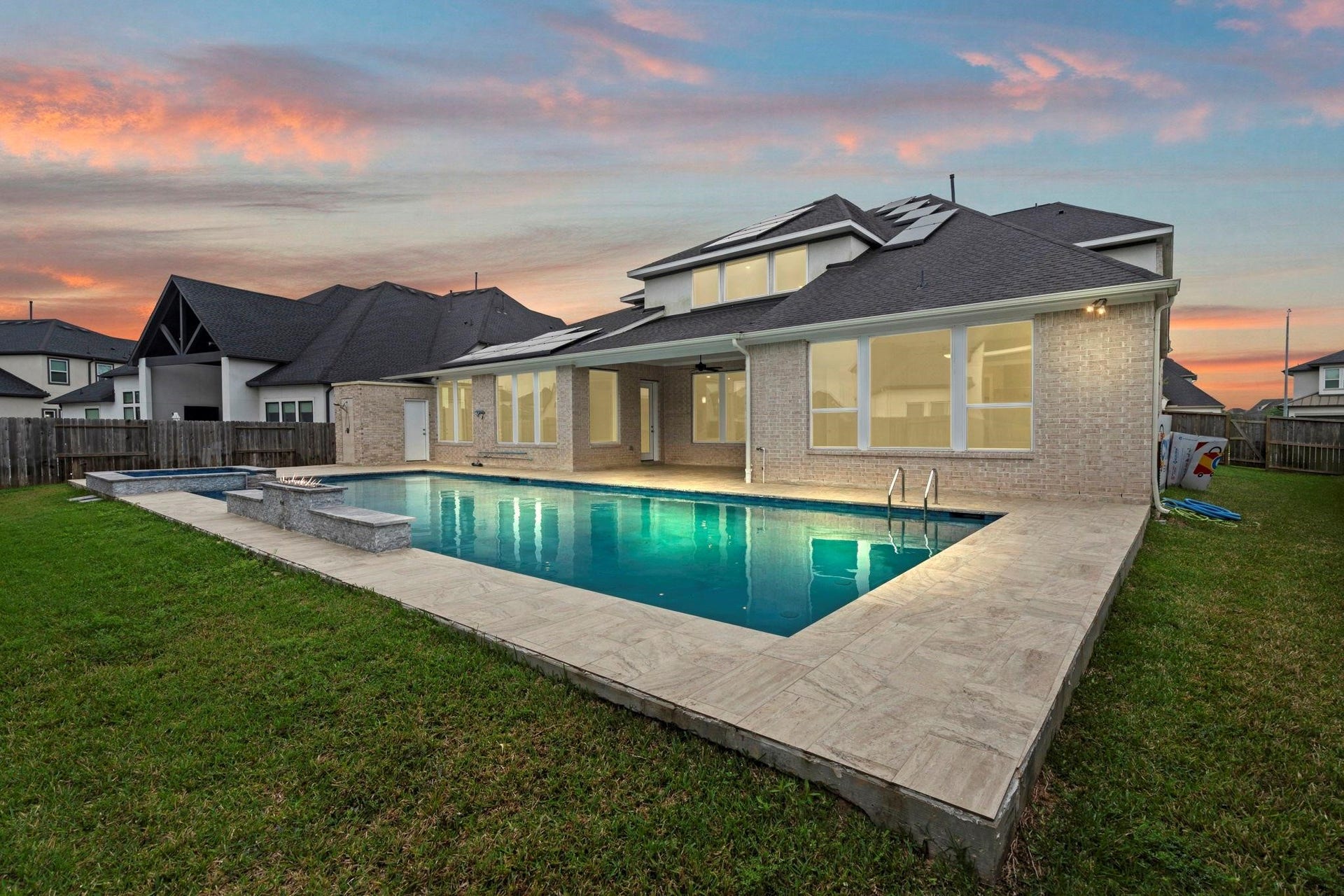 10315 Fountain Shore Drive, Missouri City, TX 77459 Beautiful backyard pool and spa with Water features and Fireplace