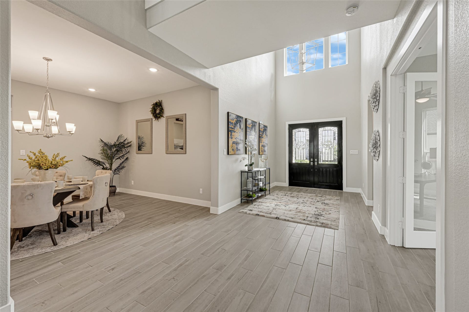 10315 Fountain Shore Drive, Missouri City, TX 77459 Double door entry with grand foyer !!
