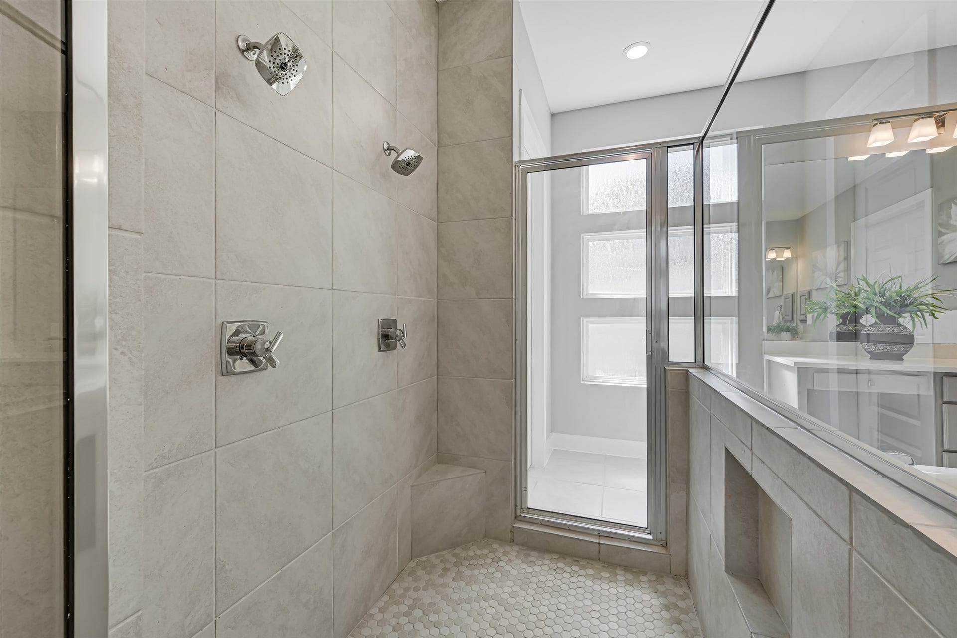 10315 Fountain Shore Drive, Missouri City, TX 77459 Upgraded double showers