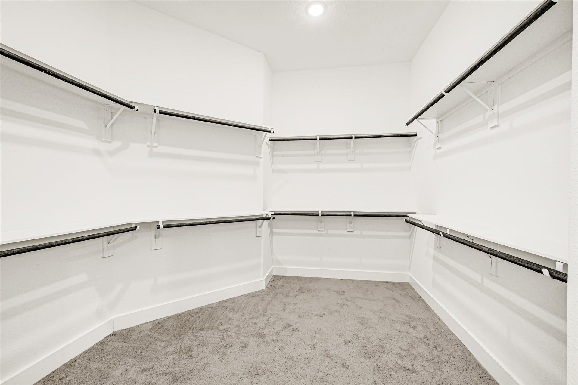 10315 Fountain Shore Drive, Missouri City, TX 77459 Spacious walk-in closet with extensive built-in storage.