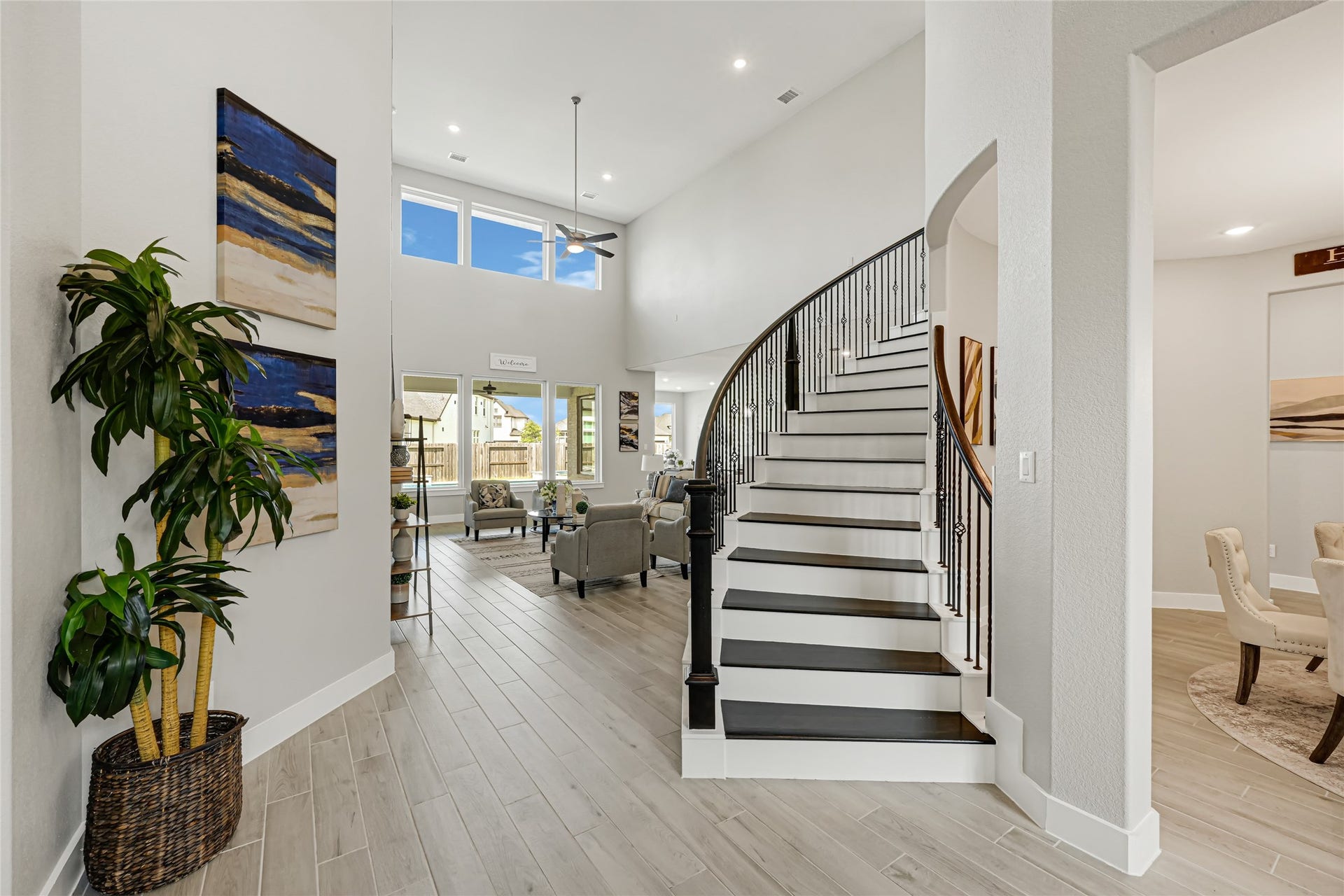 10315 Fountain Shore Drive, Missouri City, TX 77459 Grand foyer featuring soaring ceilings and a dramatic staircase.