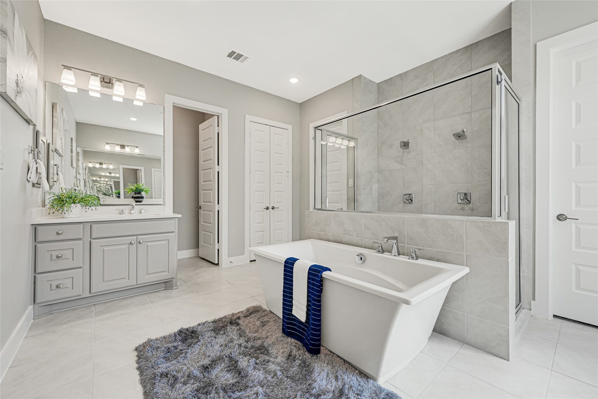 10315 Fountain Shore Drive, Missouri City, TX 77459 Spa-like primary bath featuring a large walk-in shower and elegant finishes.