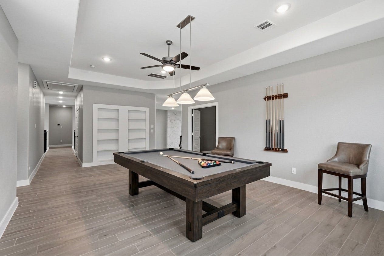 10315 Fountain Shore Drive, Missouri City, TX 77459 Versatile upstairs living or game room with ample space.