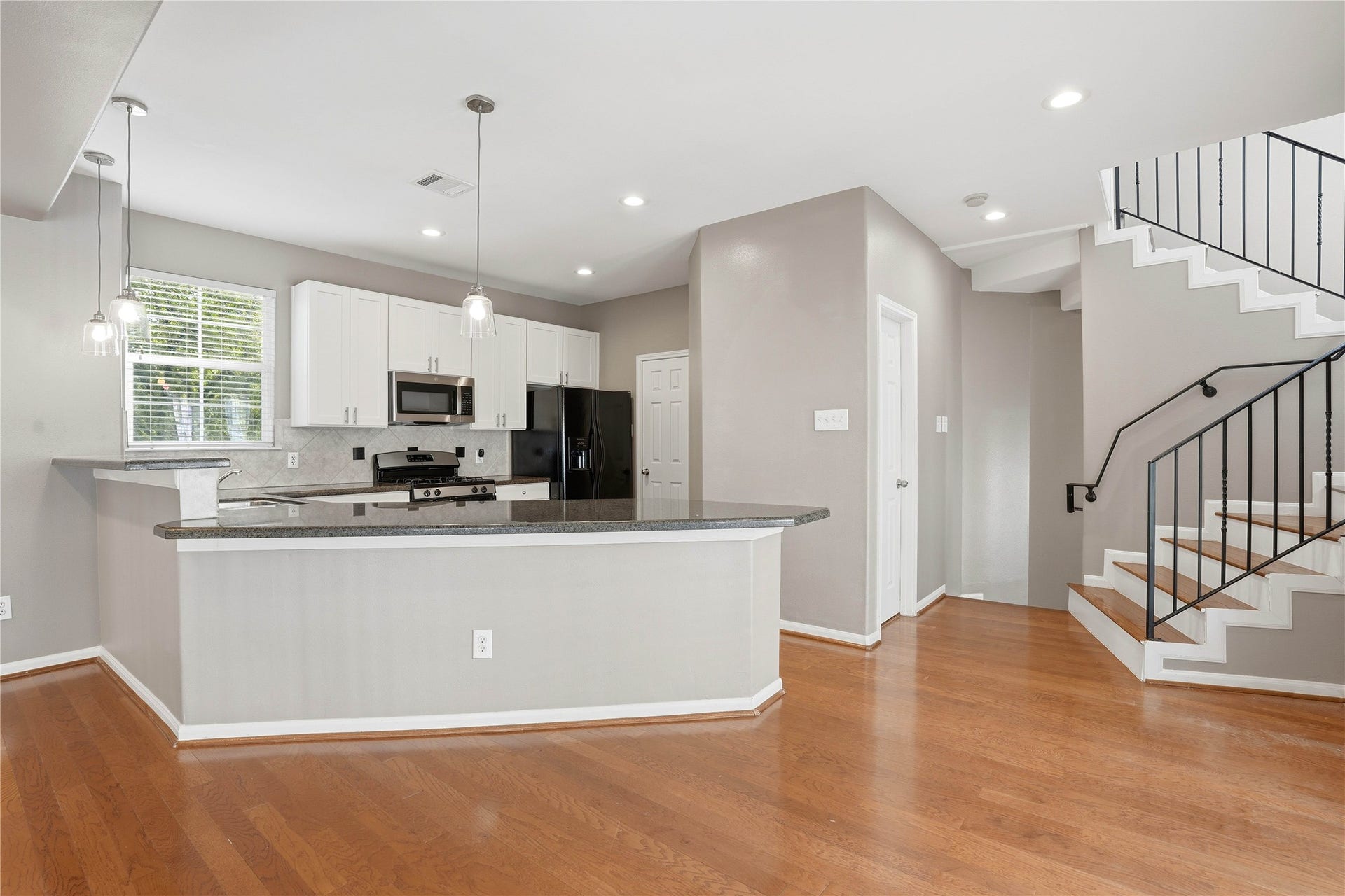 Spacious kitchen with plenty of storage and full set of appliances