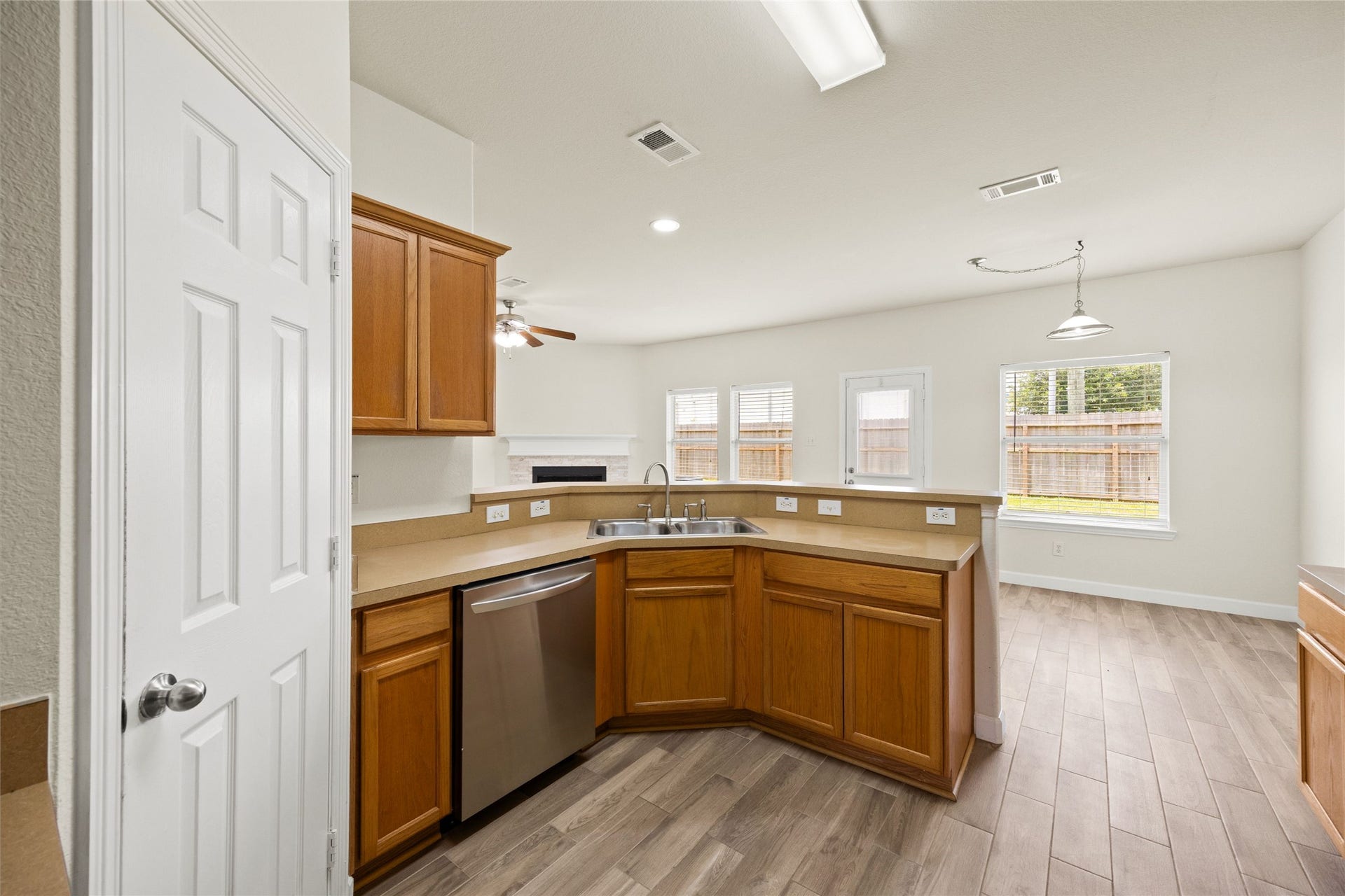5213 Bailey Lane, Alvin, TX 77511 5213 Bailey Lane, Alvin, TX 77511