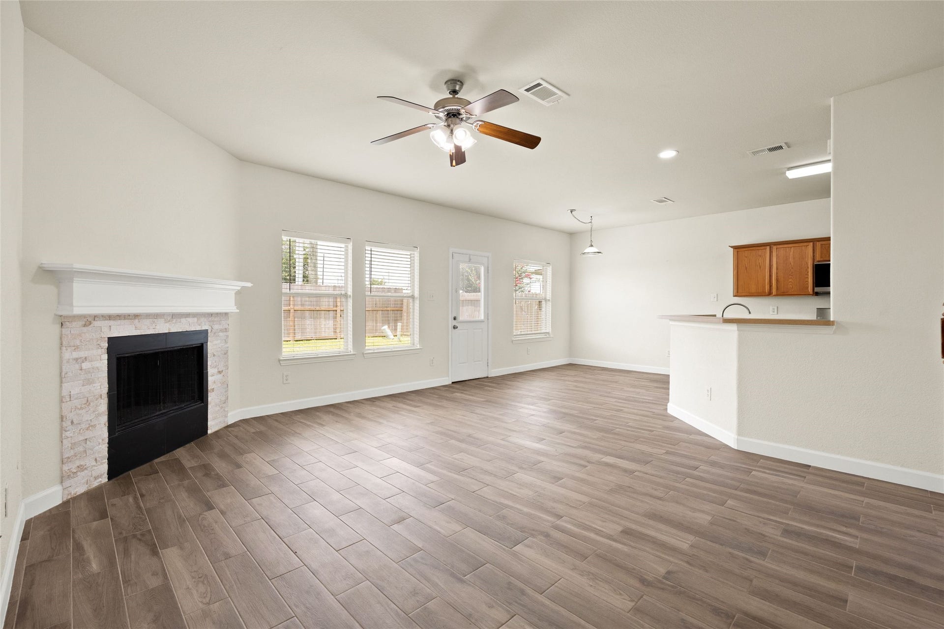 5213 Bailey Lane, Alvin, TX 77511 5213 Bailey Lane, Alvin, TX 77511