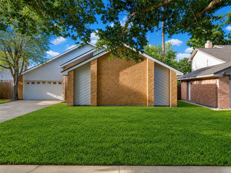 Property photo for 3035 PECAN POINT DR, Sugar Land, TX