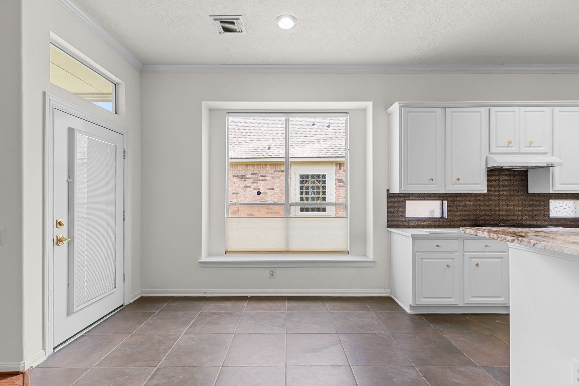 2404 S Venice Drive, Pearland, TX 77581 2404 S Venice Drive, Pearland, TX 77581