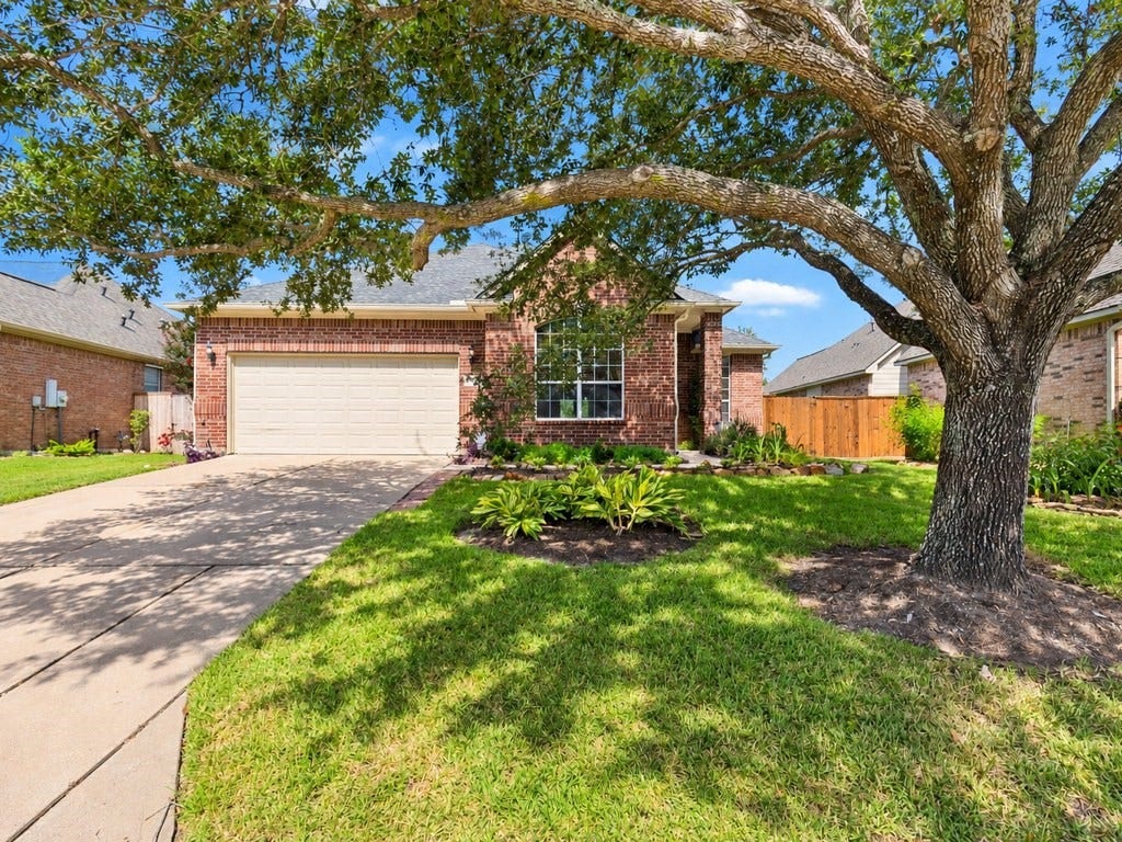 2404 S Venice Drive, Pearland, TX 77581 2404 S Venice Drive, Pearland, TX 77581