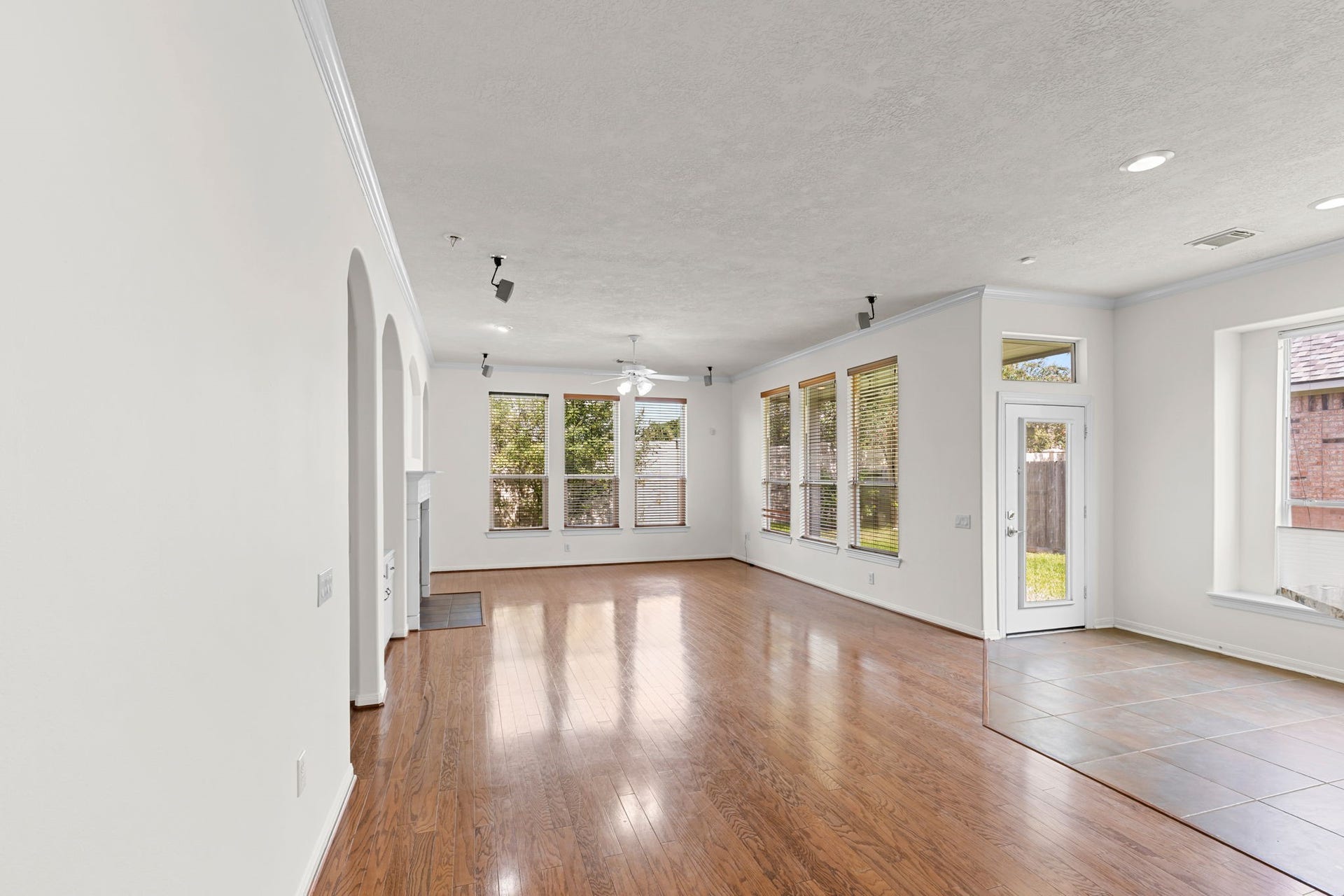 2404 S Venice Drive, Pearland, TX 77581 2404 S Venice Drive, Pearland, TX 77581