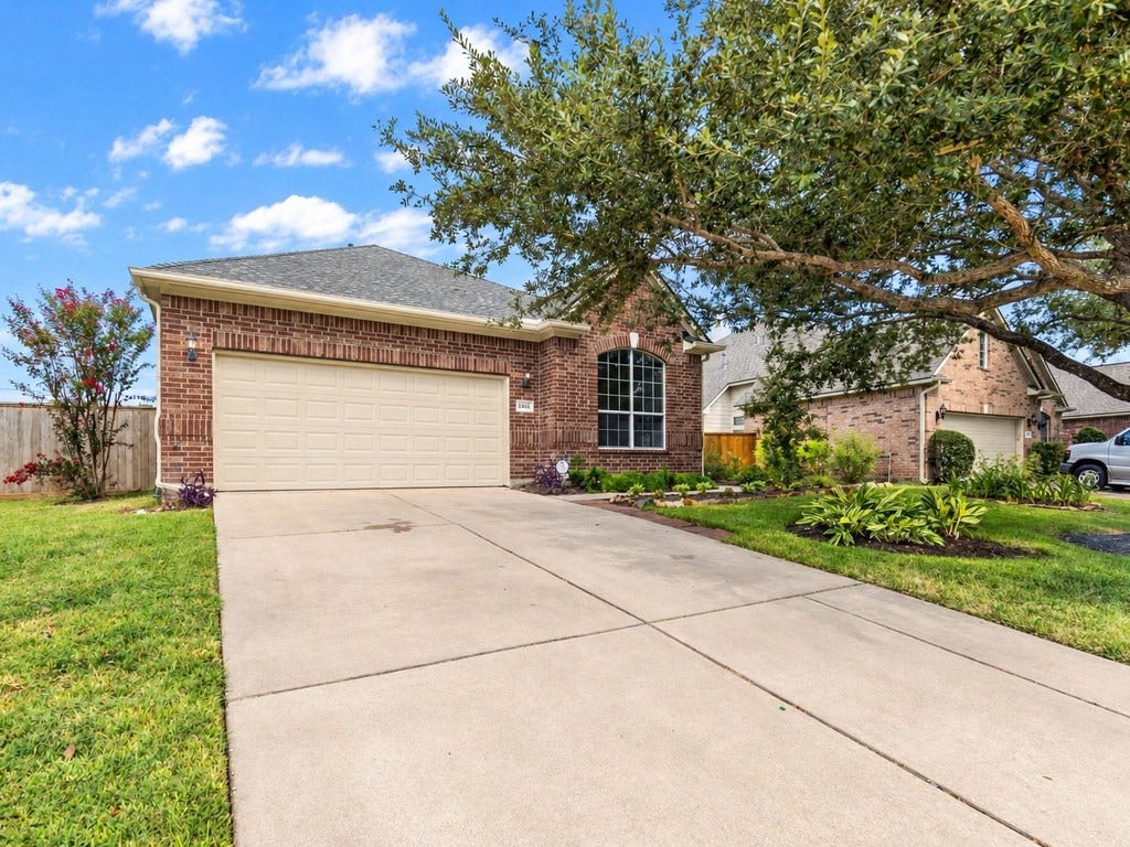 2404 S Venice Drive, Pearland, TX 77581 2404 S Venice Drive, Pearland, TX 77581