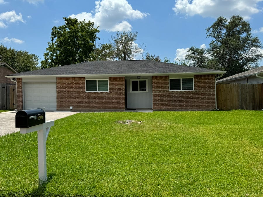 Property photo for 16806 Tibet Road, Friendswood, TX