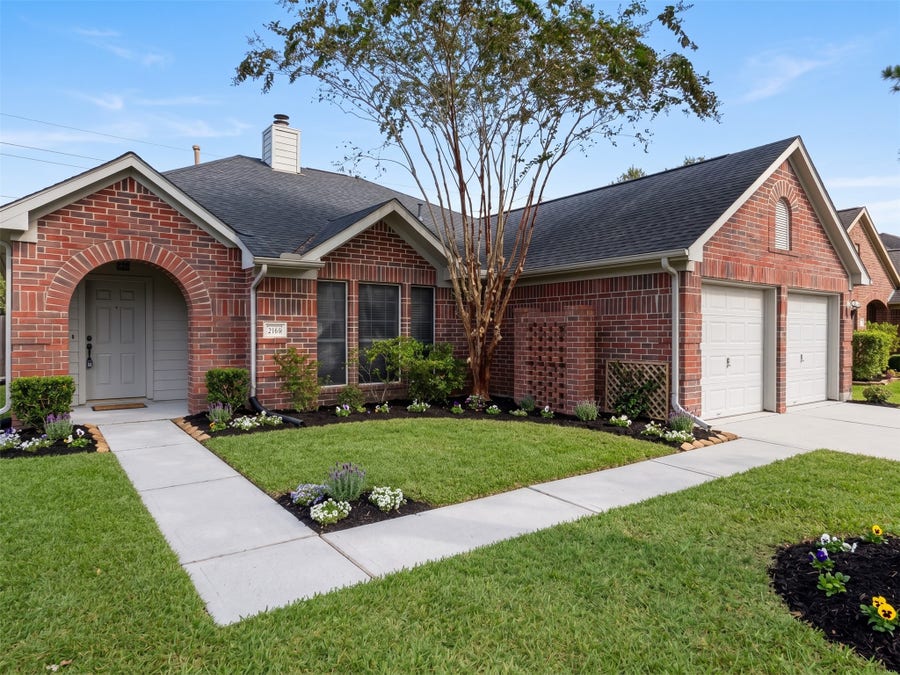 Property photo for 2710 Glen Cullen Lane, Pearland, TX