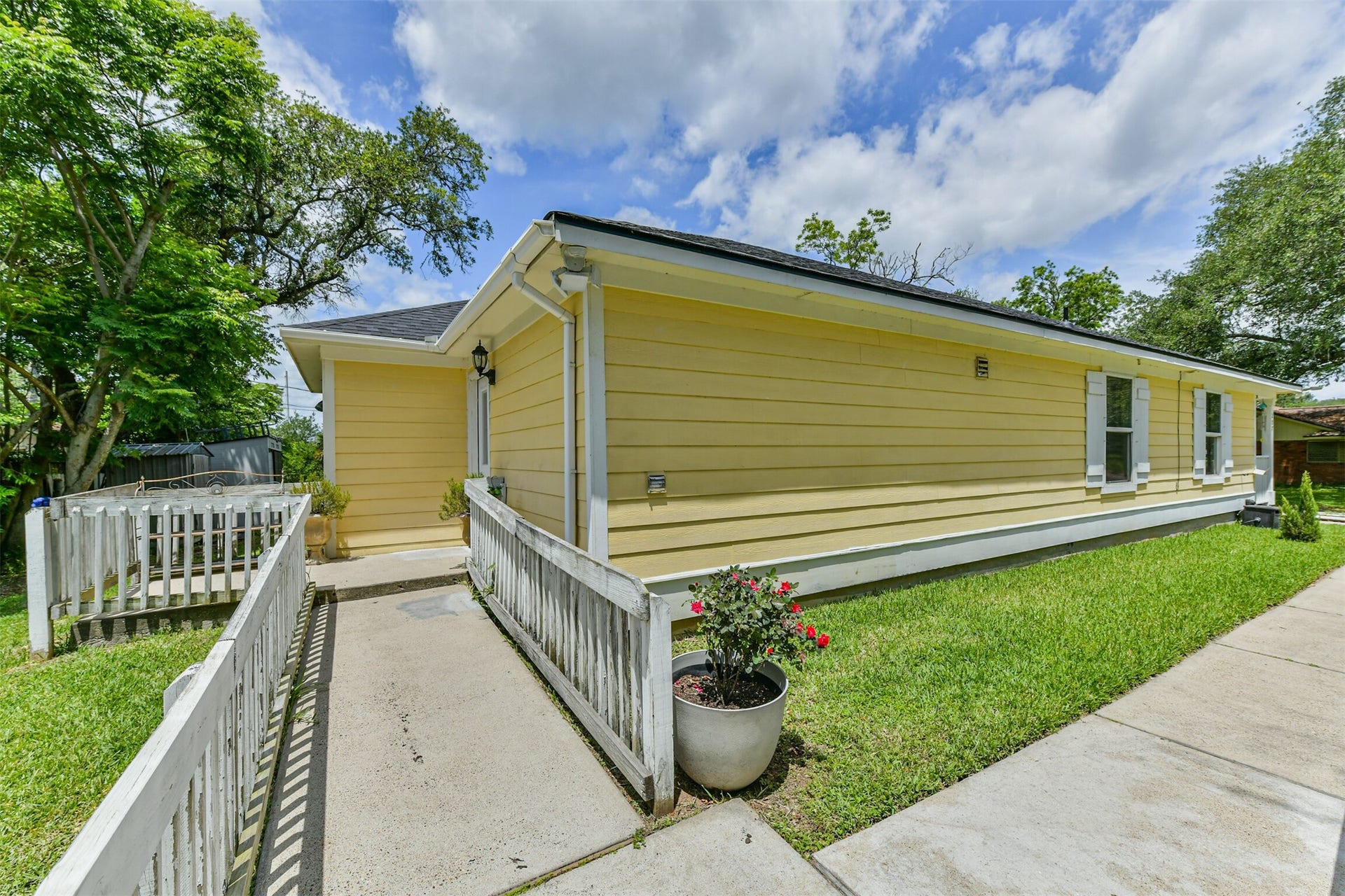 207 Oakridge Drive, Hitchcock, TX 77563 Back door with ramp and area to display plants or small bistro table.