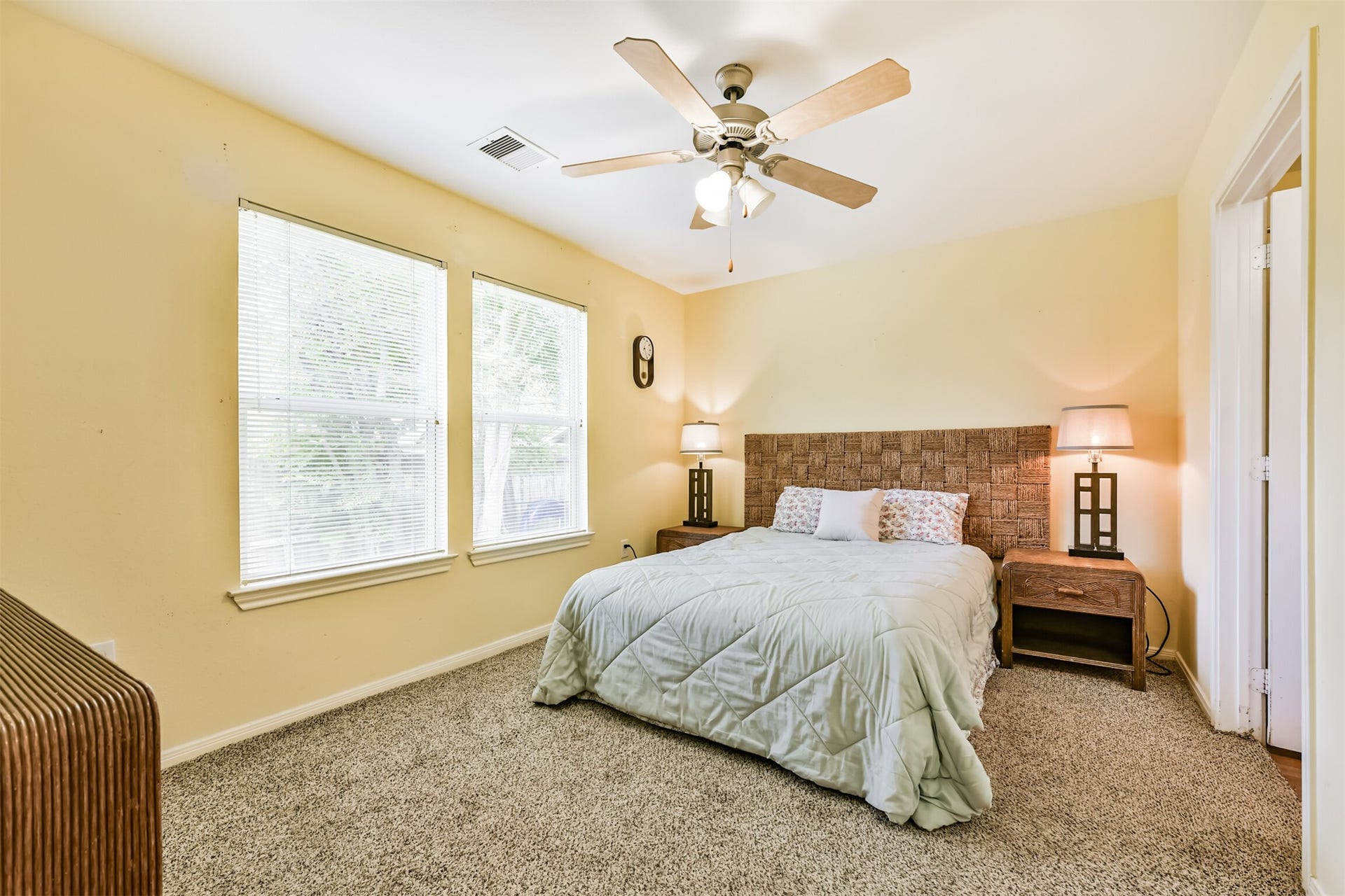 207 Oakridge Drive, Hitchcock, TX 77563 Primary Bedroom.