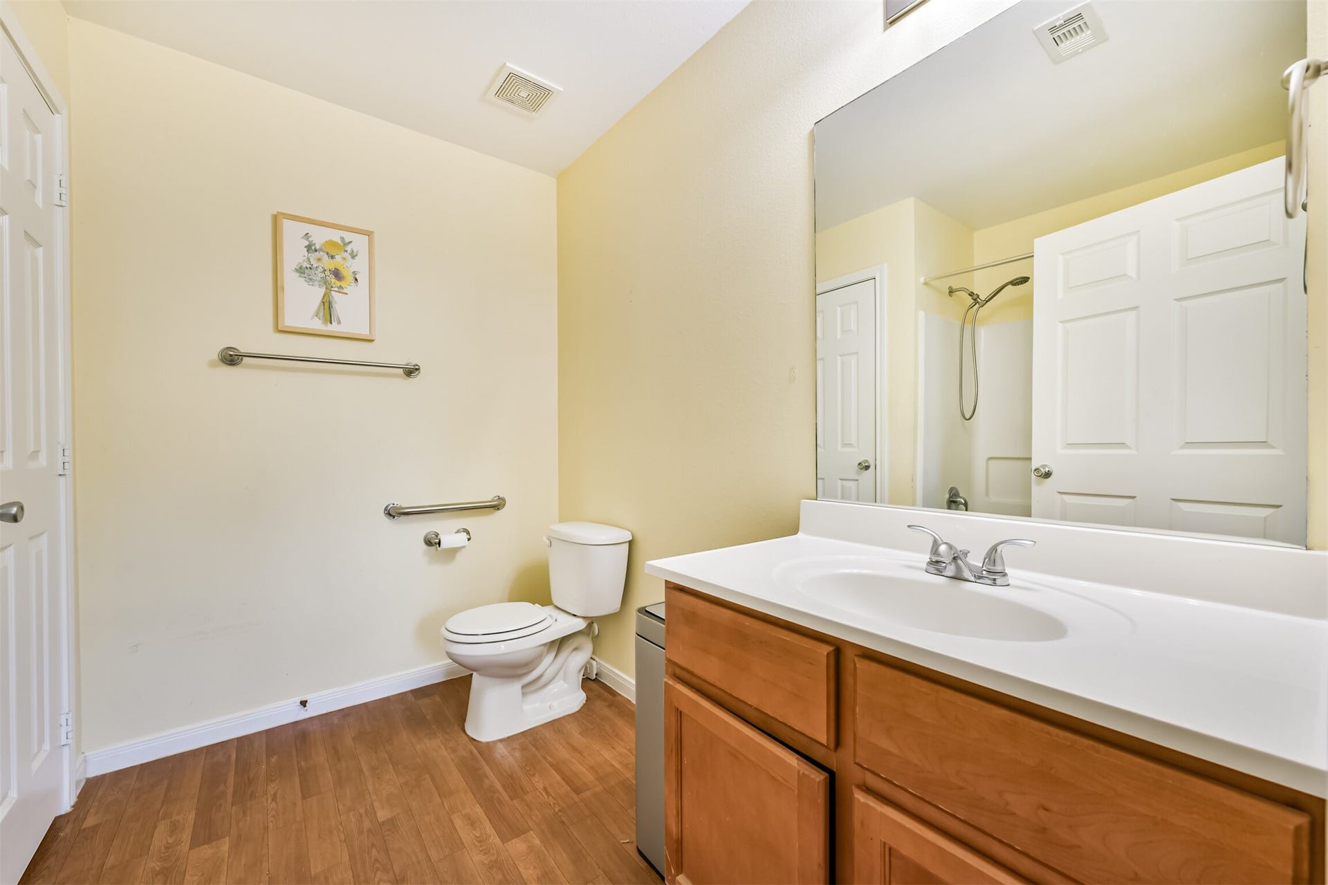 207 Oakridge Drive, Hitchcock, TX 77563 Primary Bathroom
