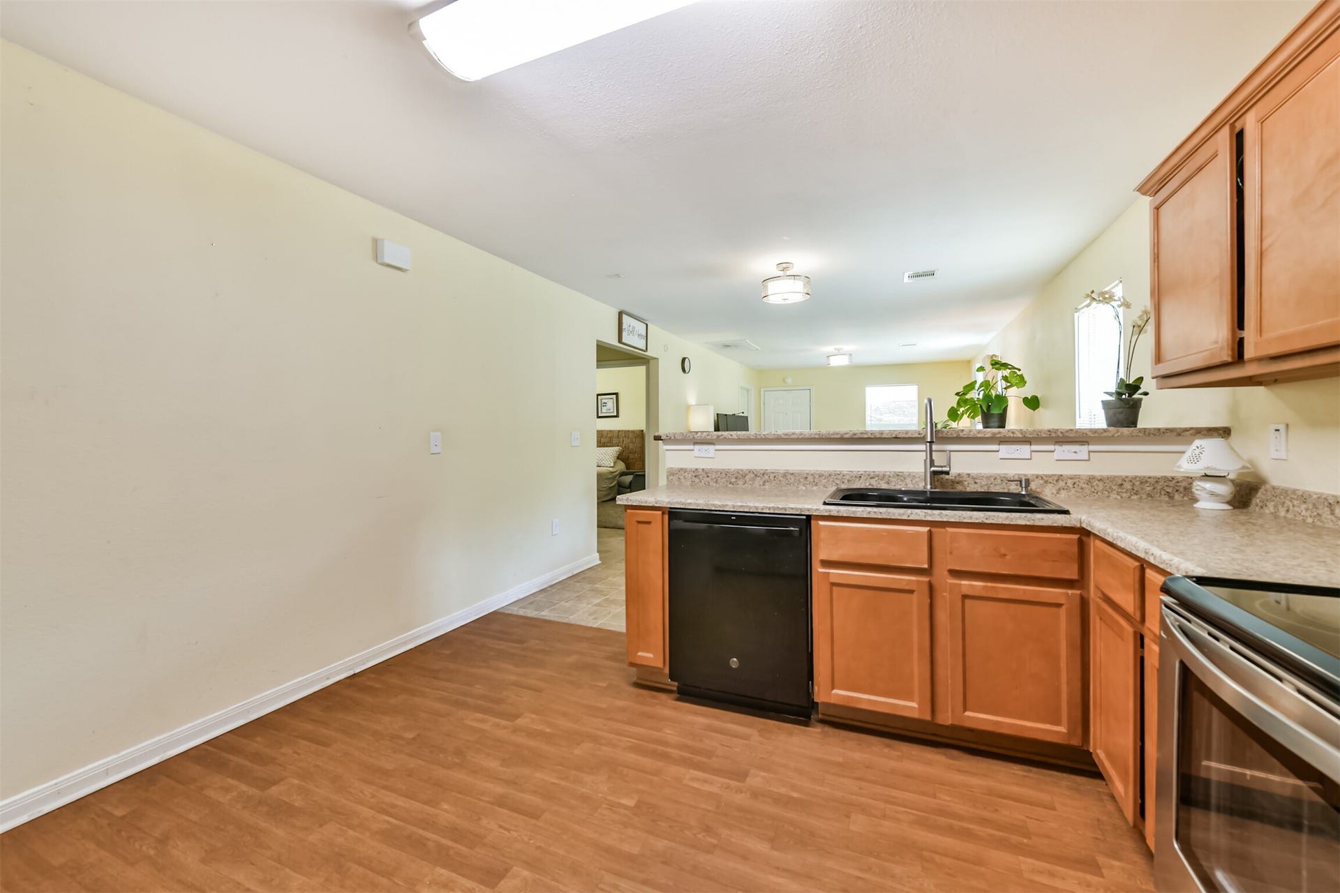 207 Oakridge Drive, Hitchcock, TX 77563 207 Oakridge Drive, Hitchcock, TX 77563