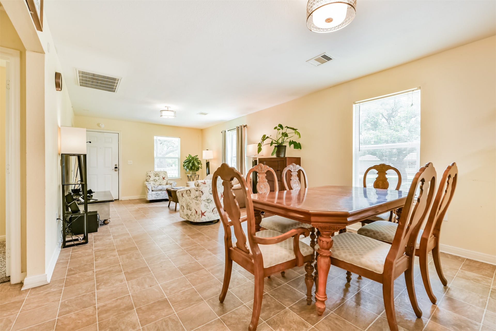 207 Oakridge Drive, Hitchcock, TX 77563 Dining Area