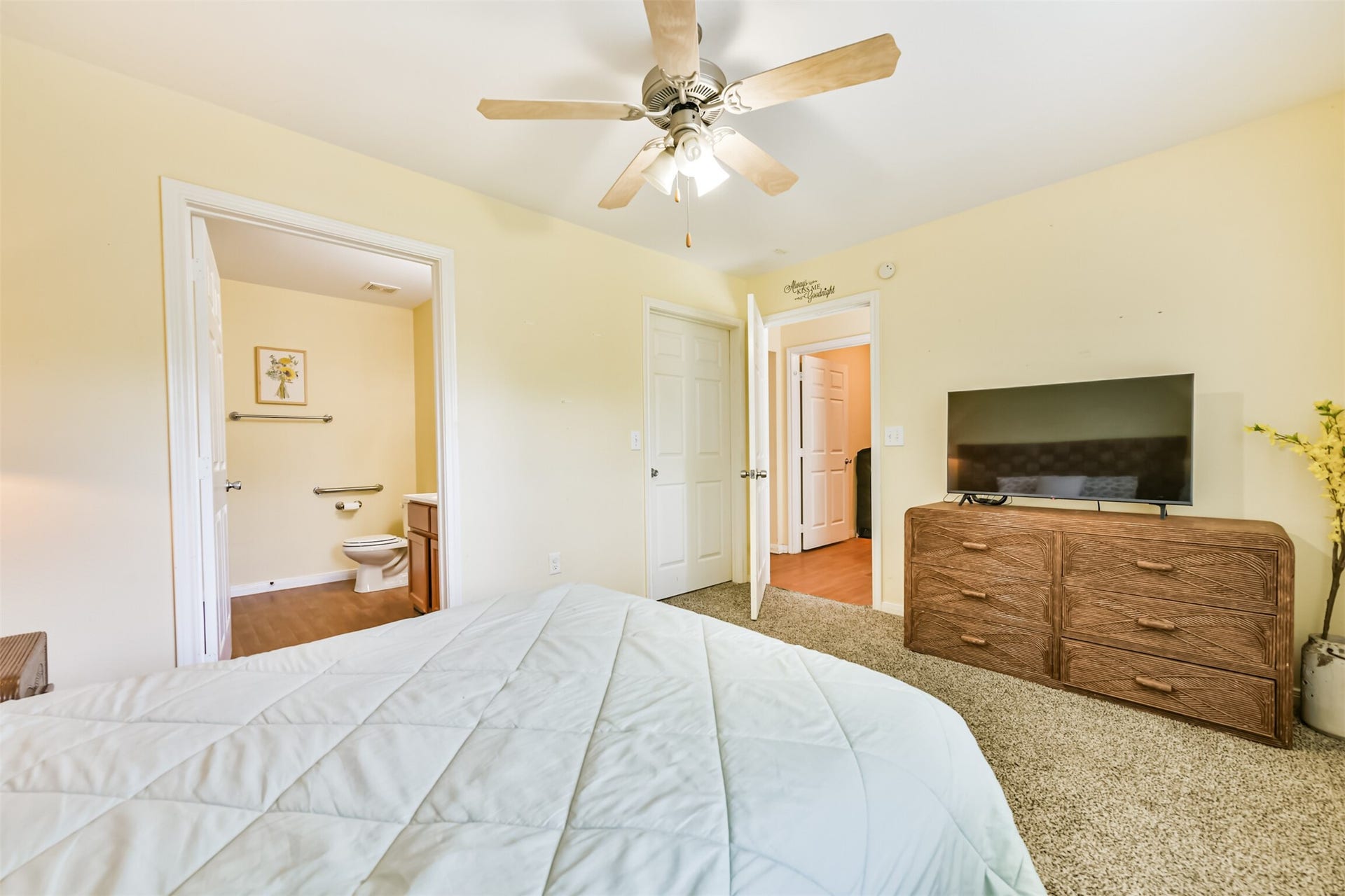 207 Oakridge Drive, Hitchcock, TX 77563 207 Oakridge Drive, Hitchcock, TX 77563