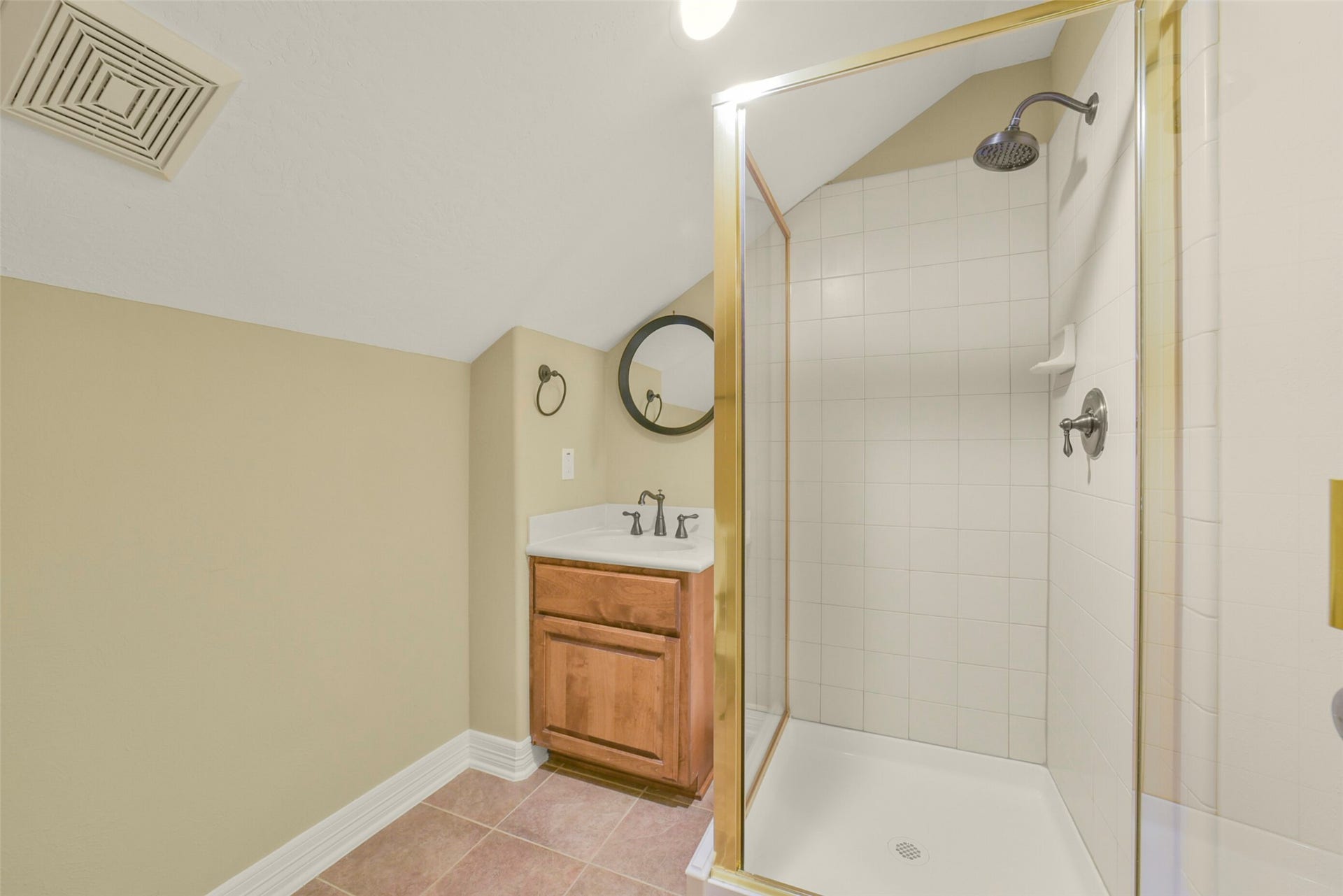 3522 Wellspring Lake Drive, Fulshear, TX 77441 Wonderful Full Bath Upstairs off of Media/Gameroom