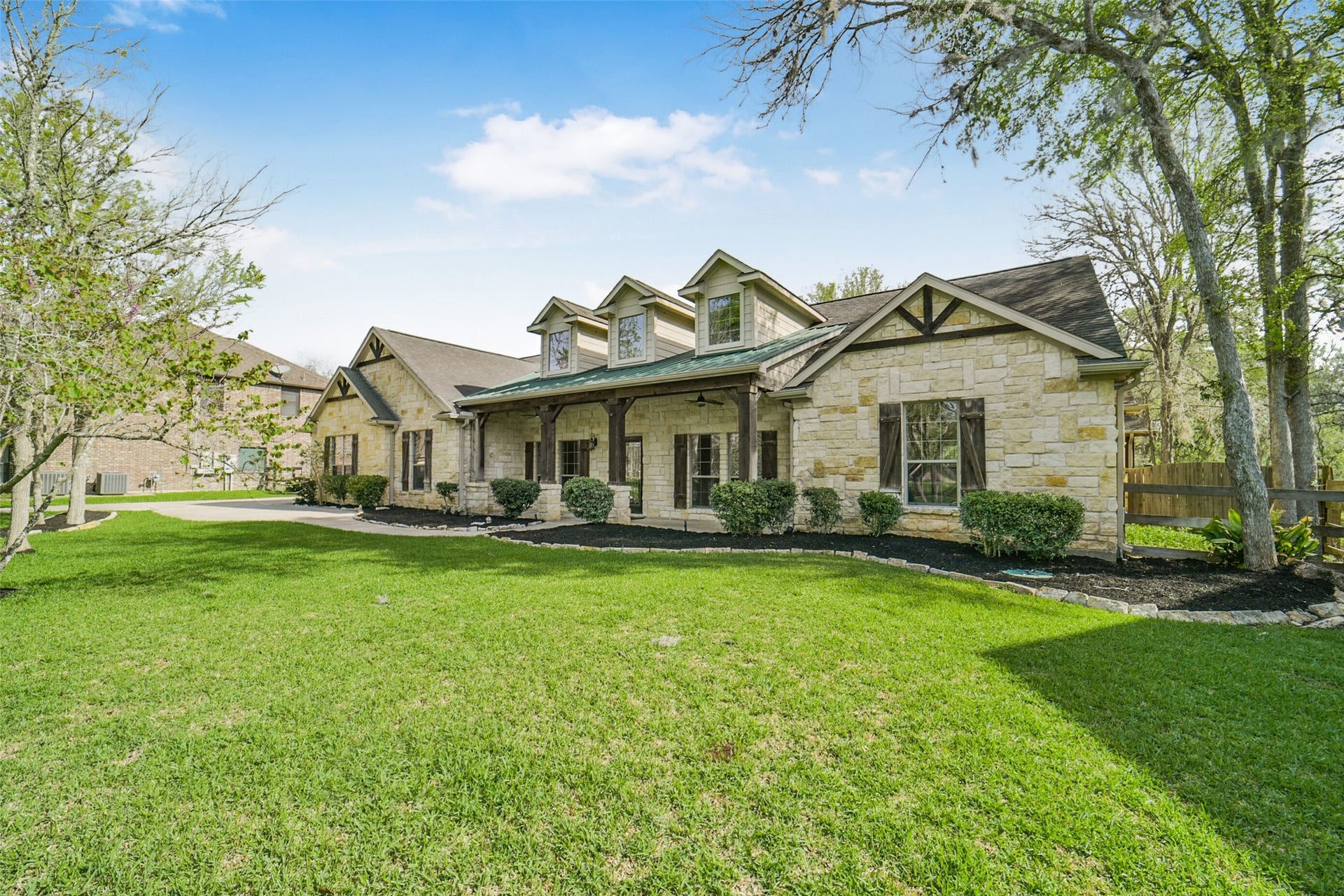 3522 Wellspring Lake Drive, Fulshear, TX 77441 Welcome Home!