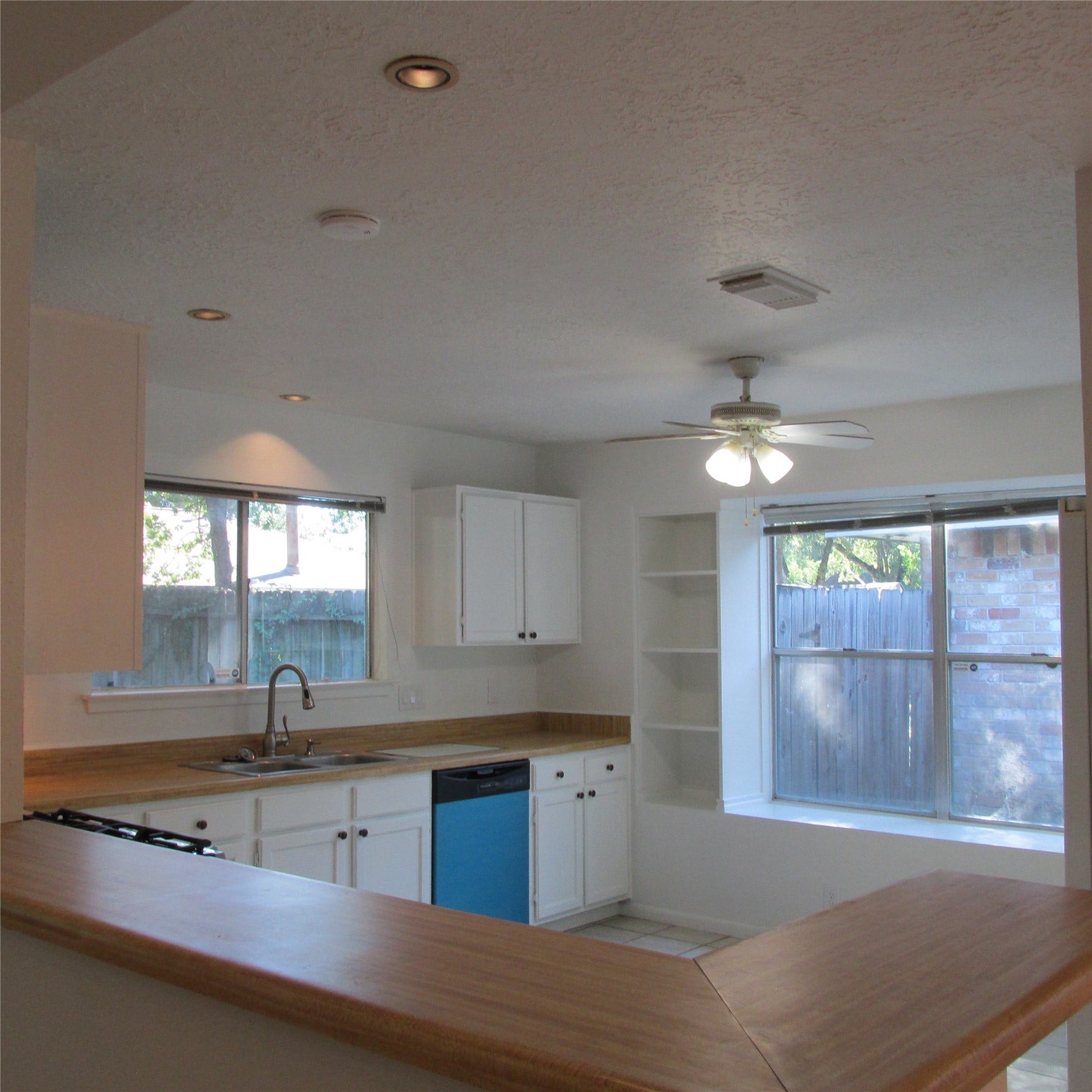 24042 Spring Gum Drive, Spring, TX 77373 Conter Top