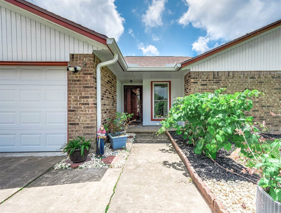 Property photo for 720 S Remington Drive, Angleton, TX