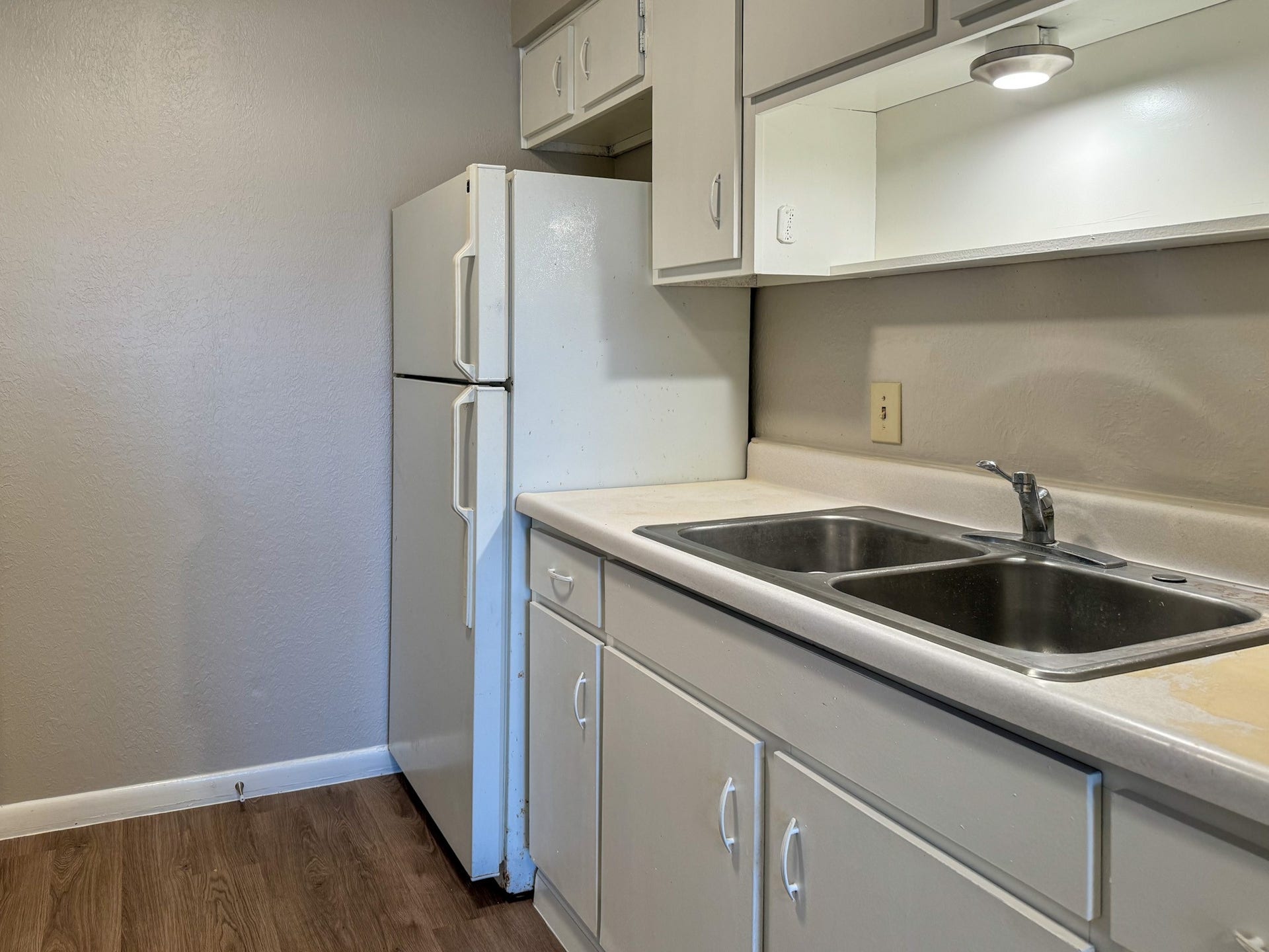 2101 6th Avenue N, #7, Texas City, TX 77590 Refrigerator included