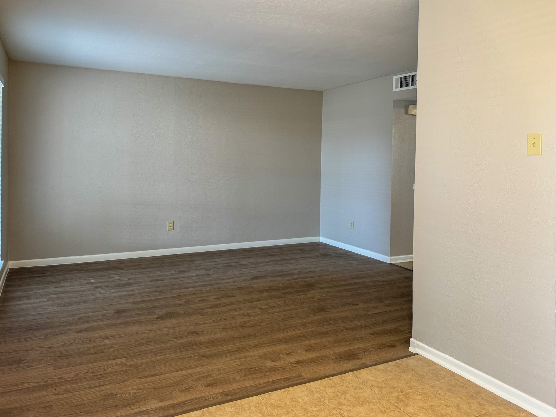 2101 6th Avenue N, #7, Texas City, TX 77590 Living Room area