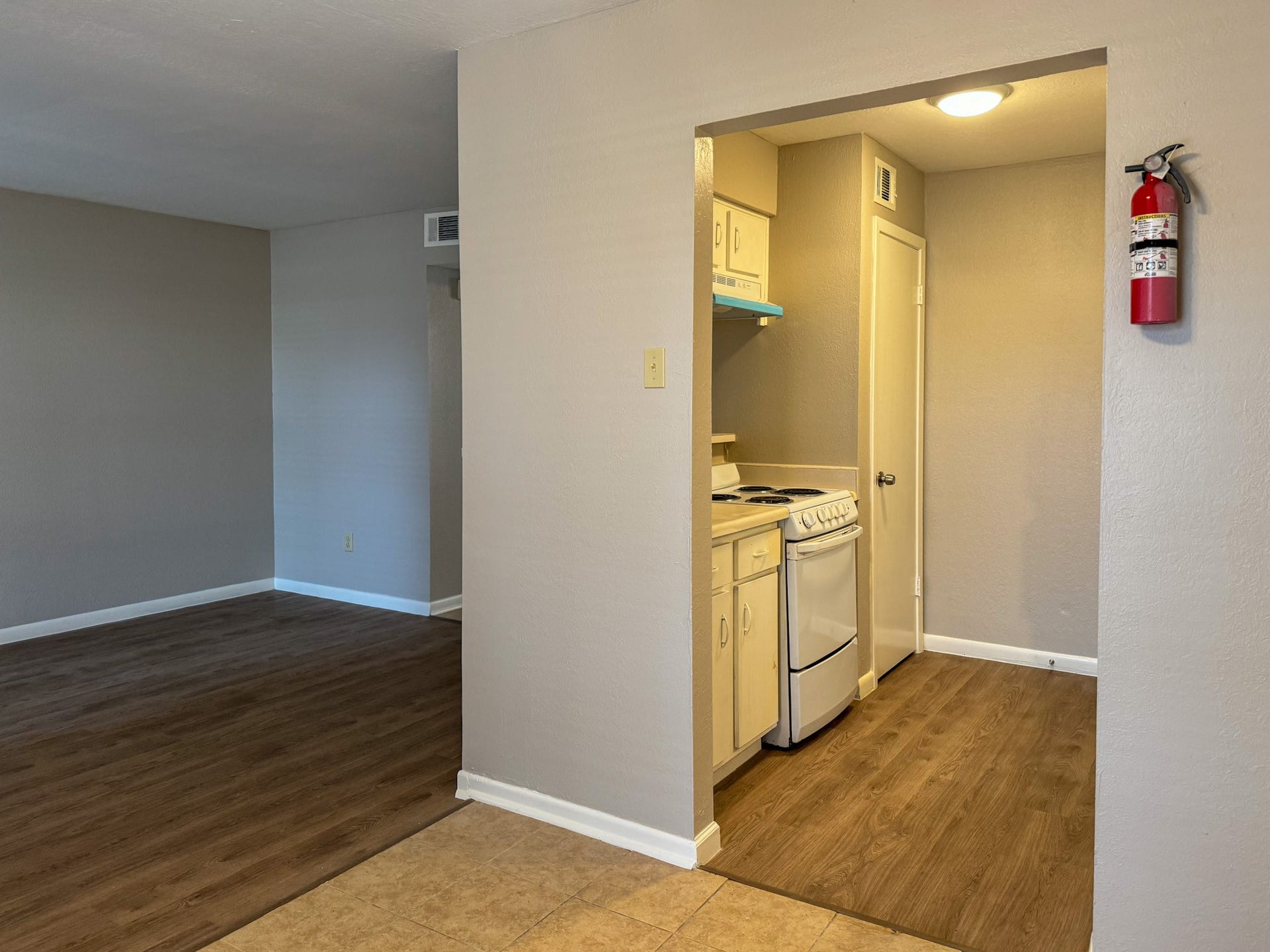 2101 6th Avenue N, #7, Texas City, TX 77590 Dining Area