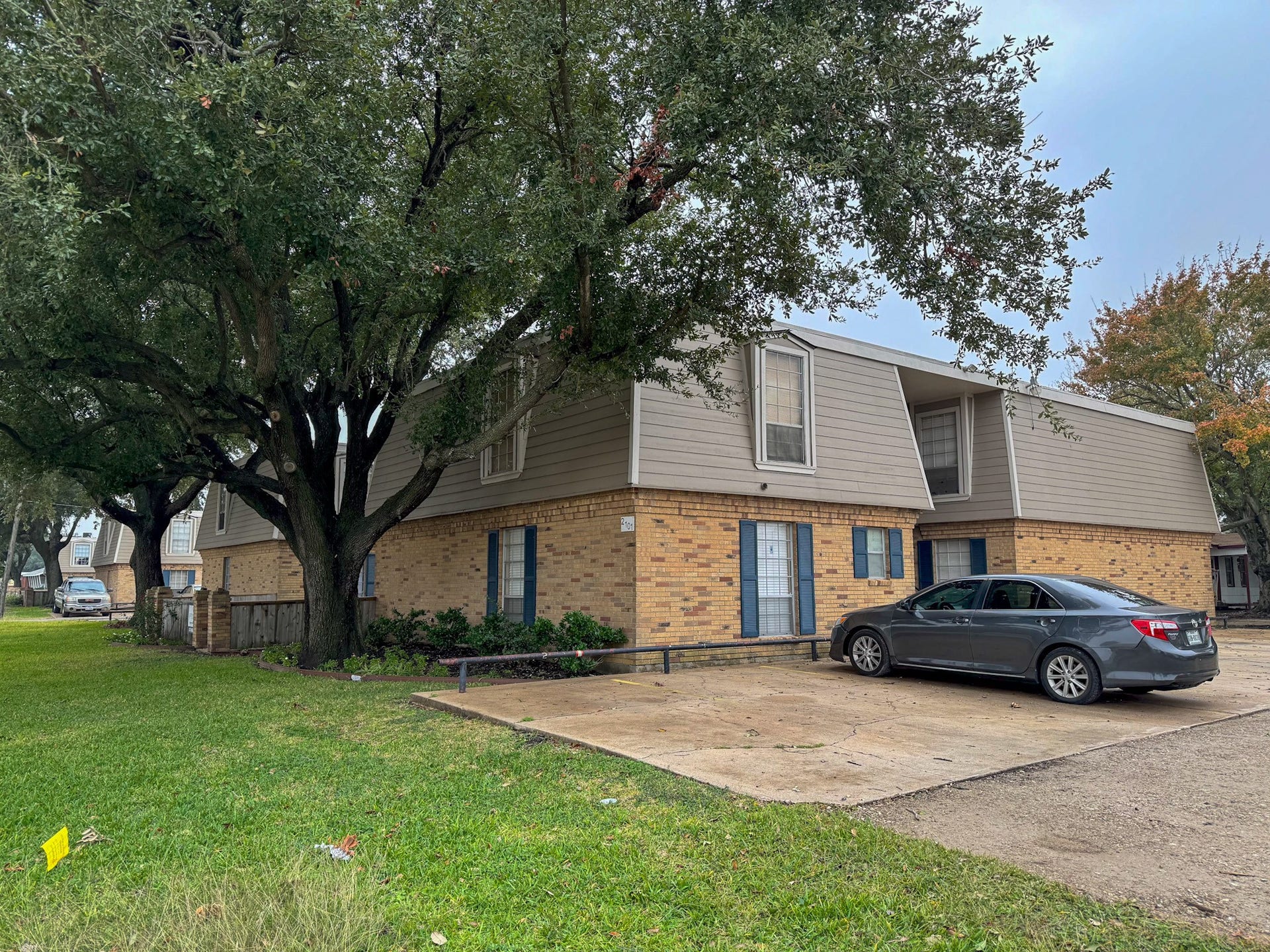 2101 6th Avenue N, #7, Texas City, TX 77590 Off street parking
