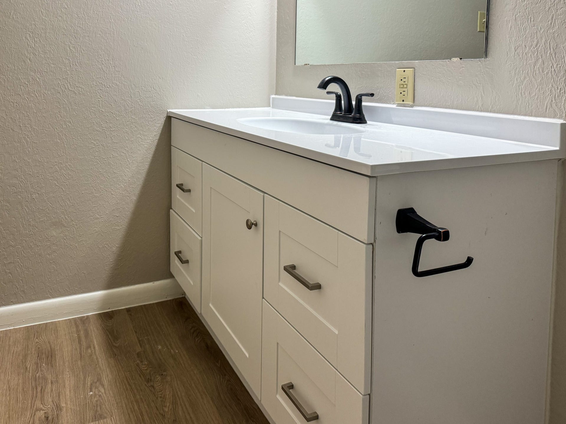2101 6th Avenue N, #7, Texas City, TX 77590 Bath