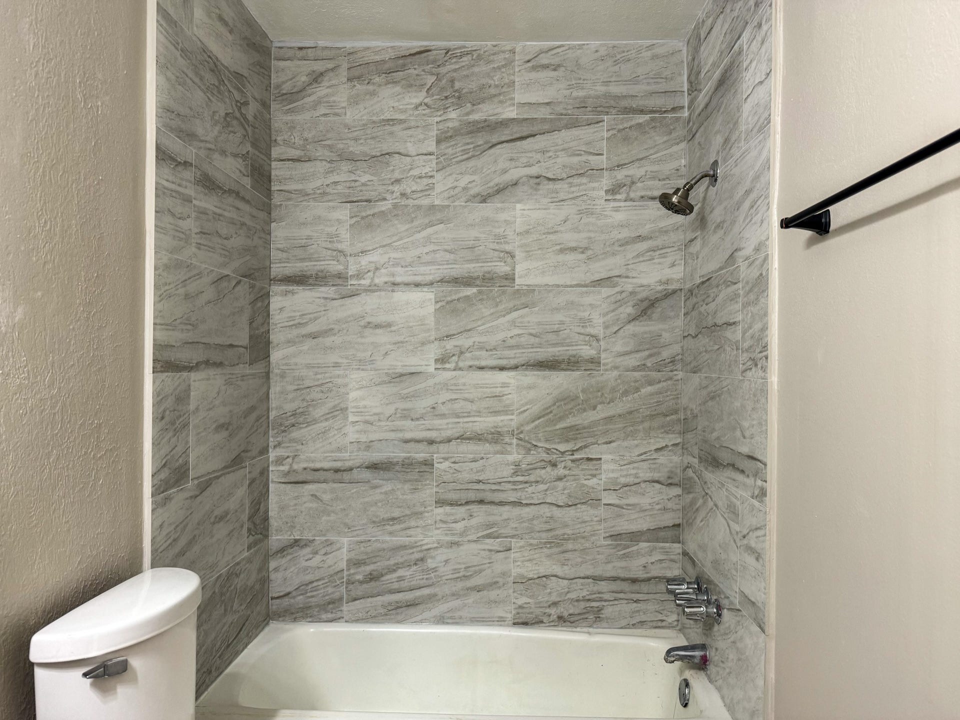 2101 6th Avenue N, #7, Texas City, TX 77590 Bath