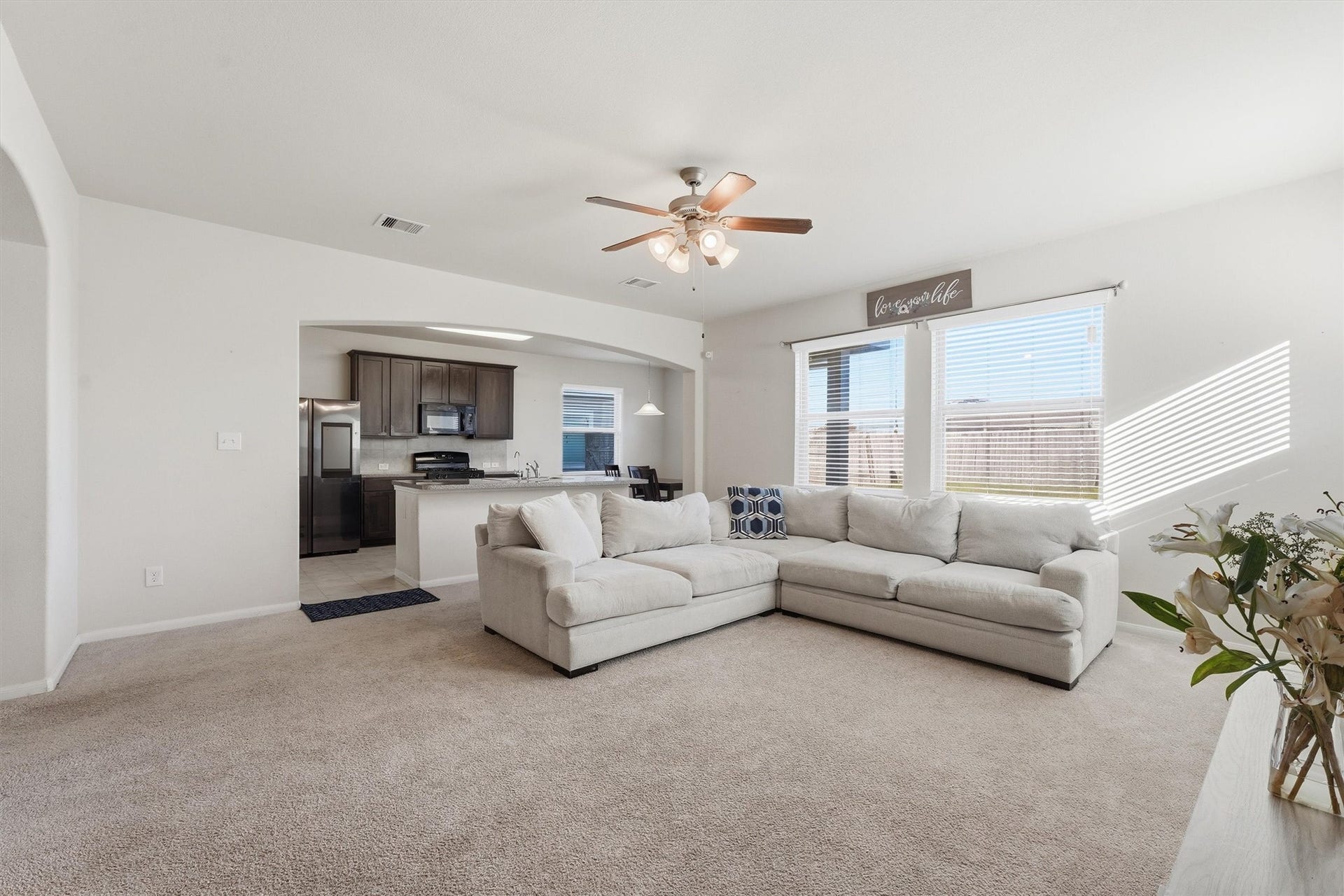 11023 Sun River Falls Drive, Atascocita, TX 77396 Spacious Family Room