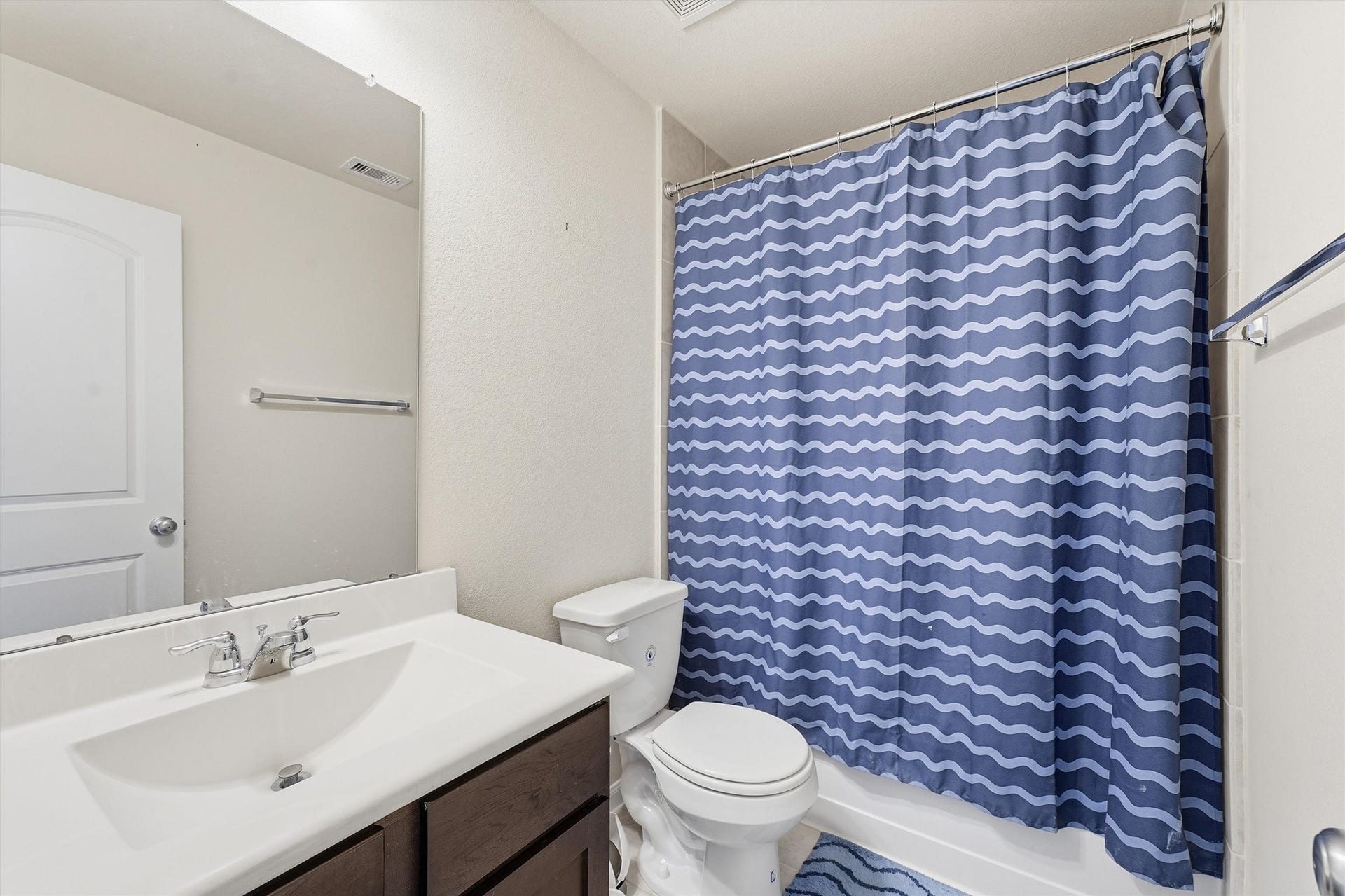 11023 Sun River Falls Drive, Atascocita, TX 77396 2nd Bathroom (2nd Floor)