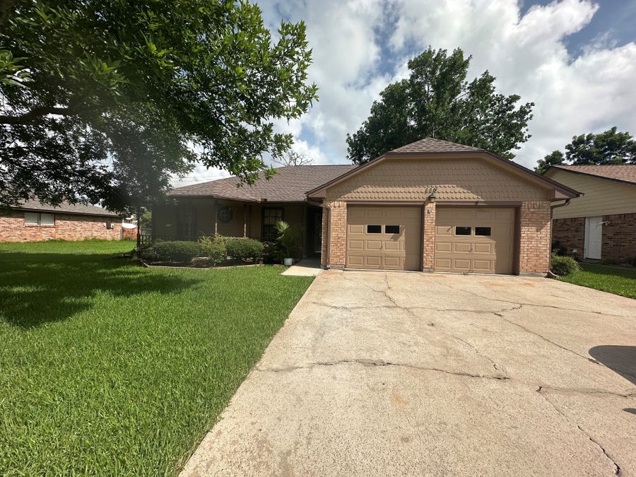 Property photo for 119 Basswood Street, Lake Jackson, TX