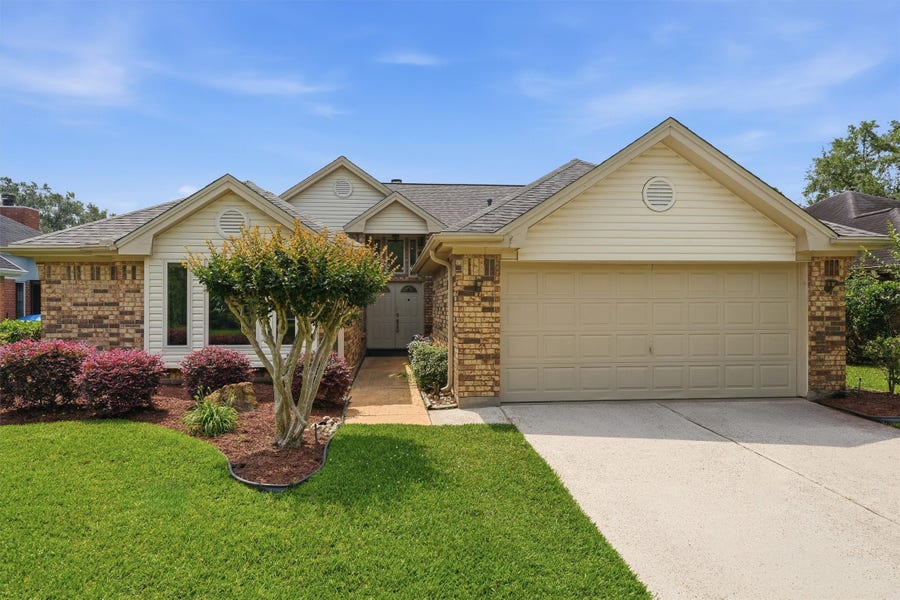 Property photo for 3206 N Peach Hollow Circle, Pearland, TX