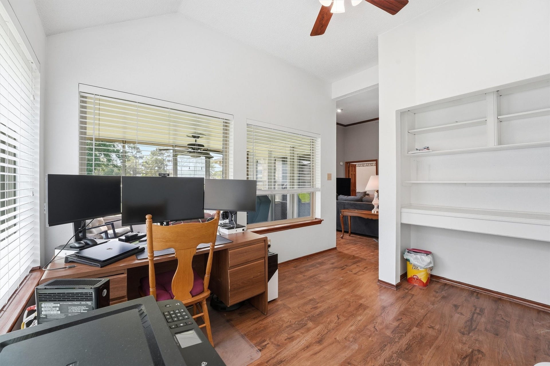 3206 N Peach Hollow Circle, Pearland, TX 77584 Office