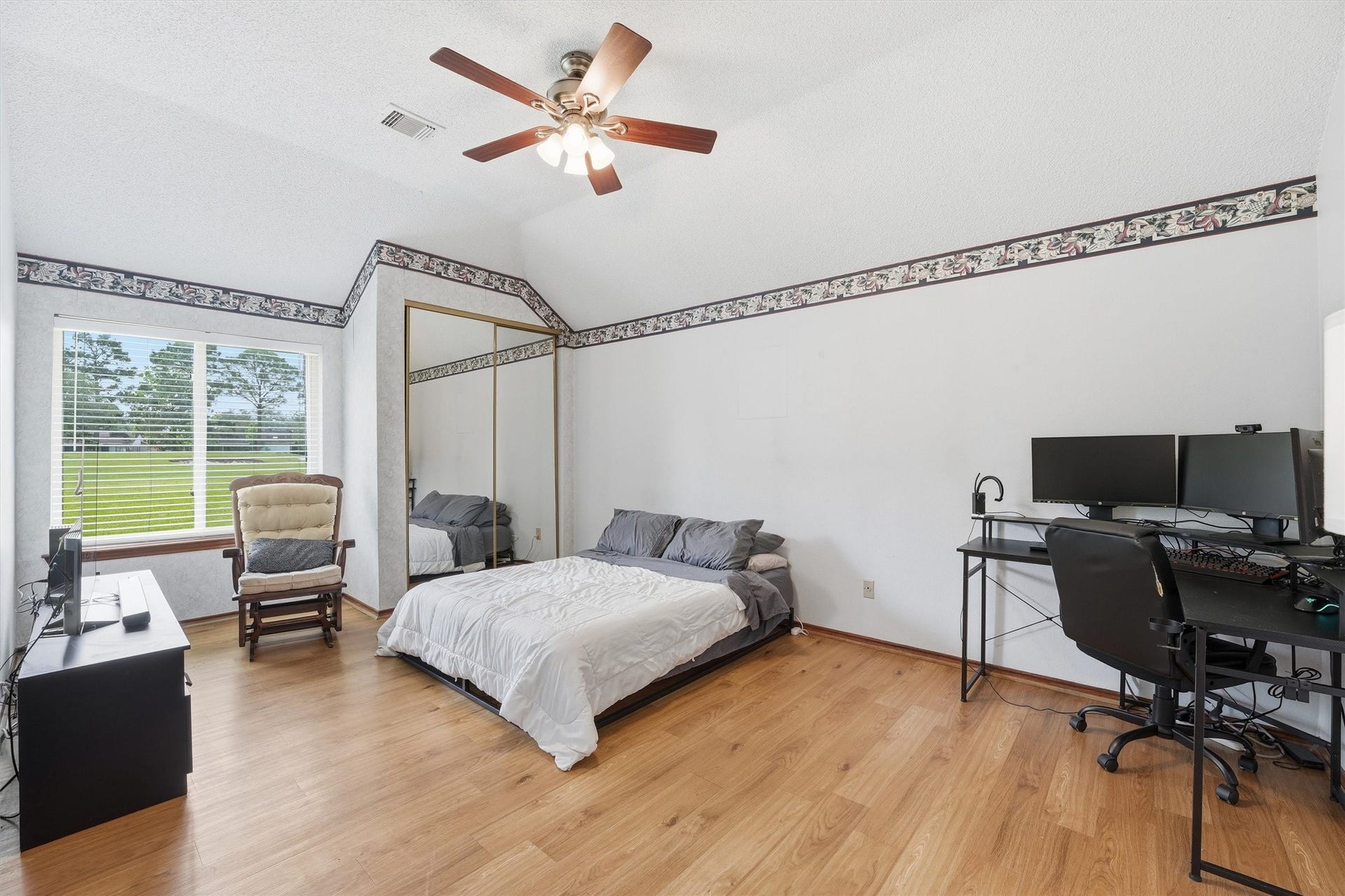 3206 N Peach Hollow Circle, Pearland, TX 77584 Primary Bedroom